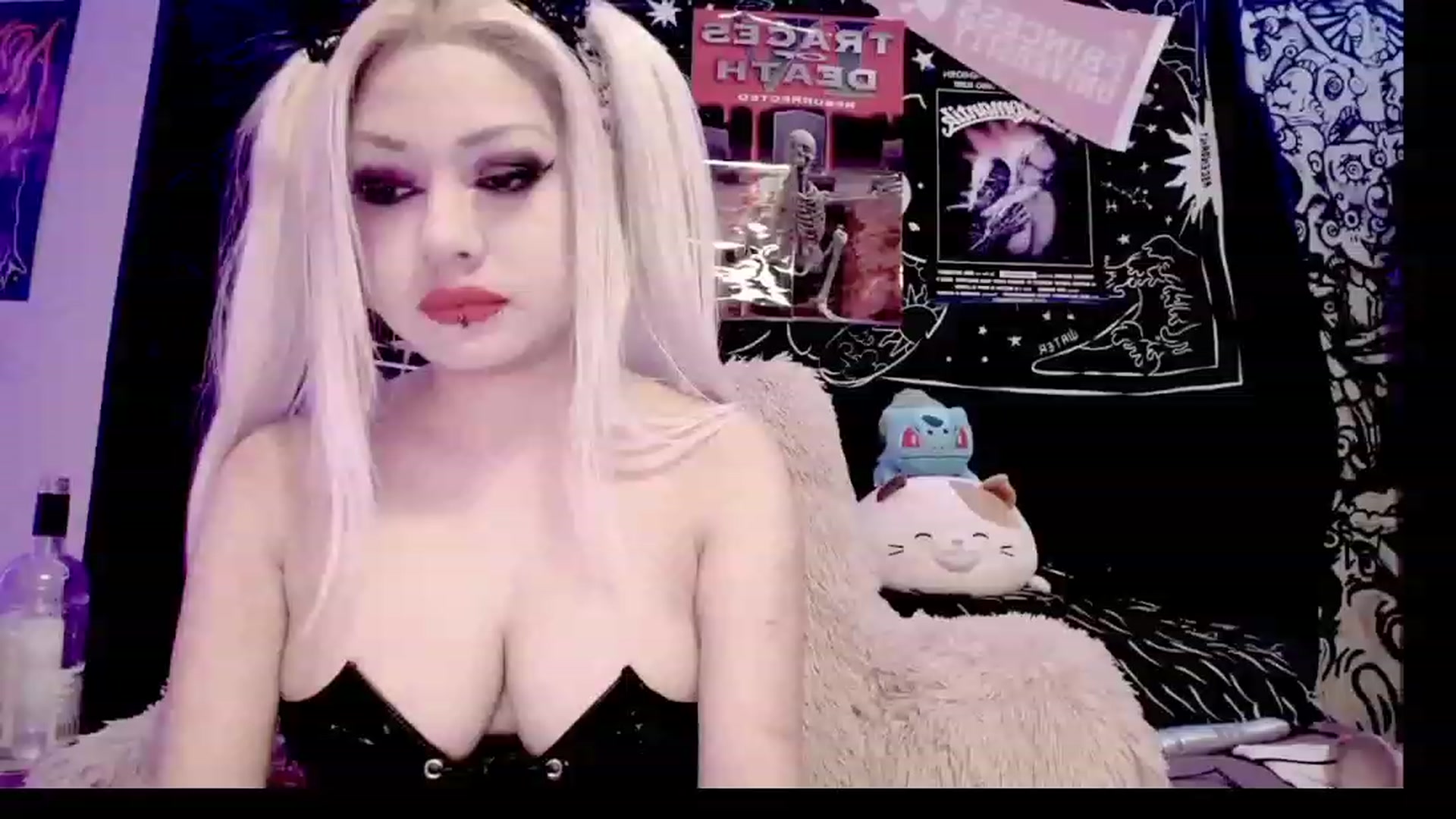 Gallery image thumbnail from BloodAngel_'s myfreecams stream on, 03/08/2023, 15:08 image 16 of 20
