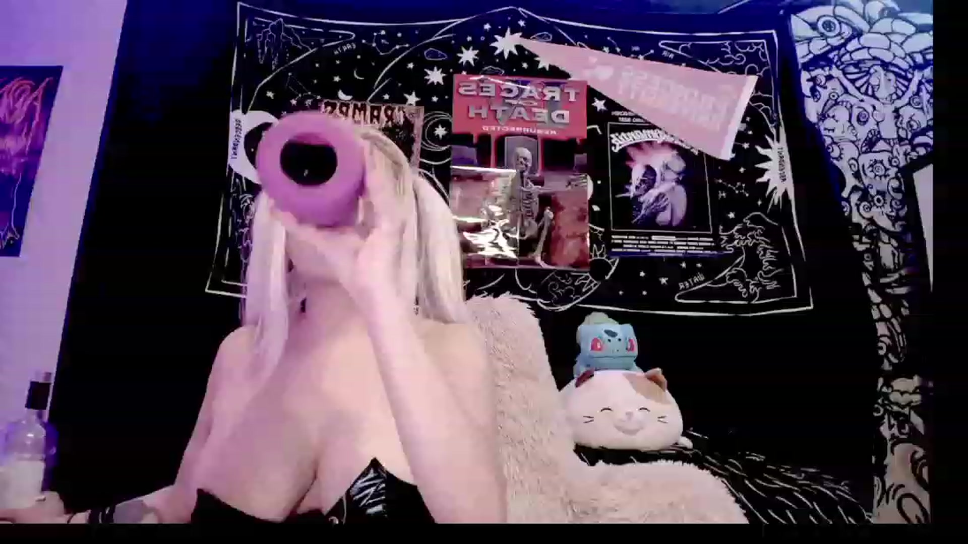 Gallery image thumbnail from BloodAngel_'s myfreecams stream on, 03/08/2023, 15:08 image 10 of 20