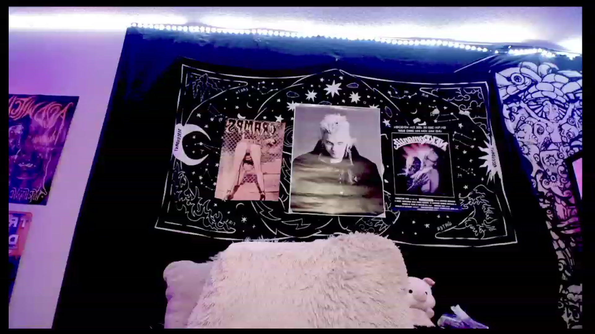 Gallery image thumbnail from BloodAngel_'s myfreecams stream on, 05/19/2023, 09:28 image 18 of 20