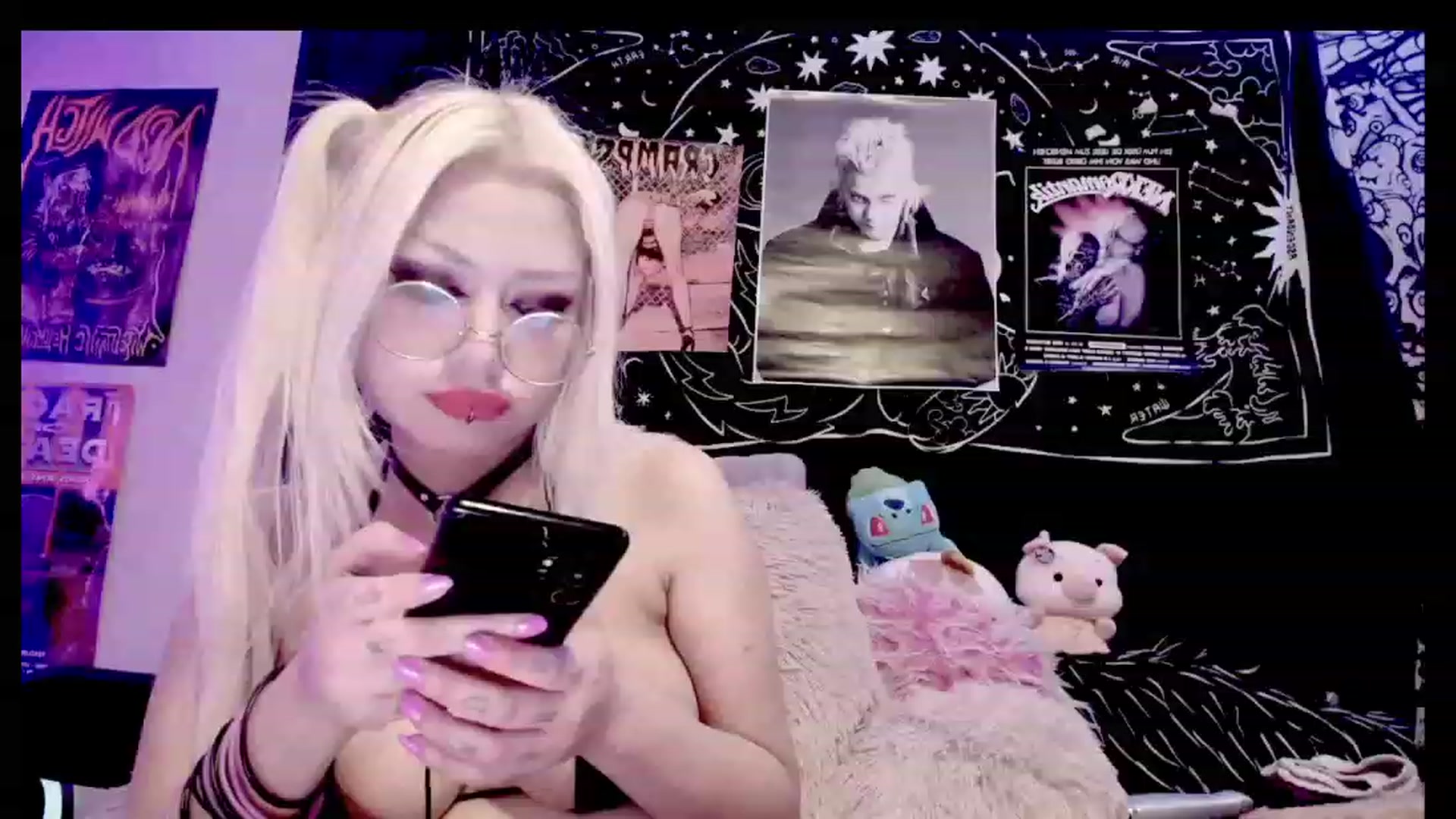 Gallery image thumbnail from BloodAngel_'s myfreecams stream on, 06/04/2023, 21:26 image 13 of 20
