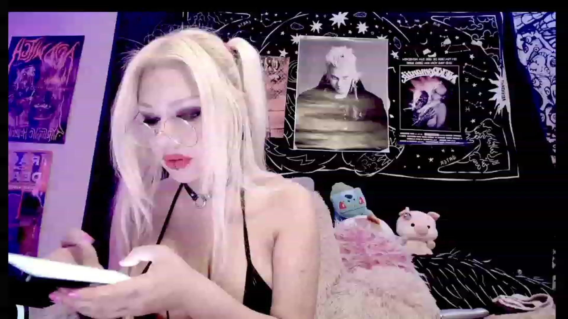 Gallery image thumbnail from BloodAngel_'s myfreecams stream on, 06/04/2023, 21:26 image 17 of 20