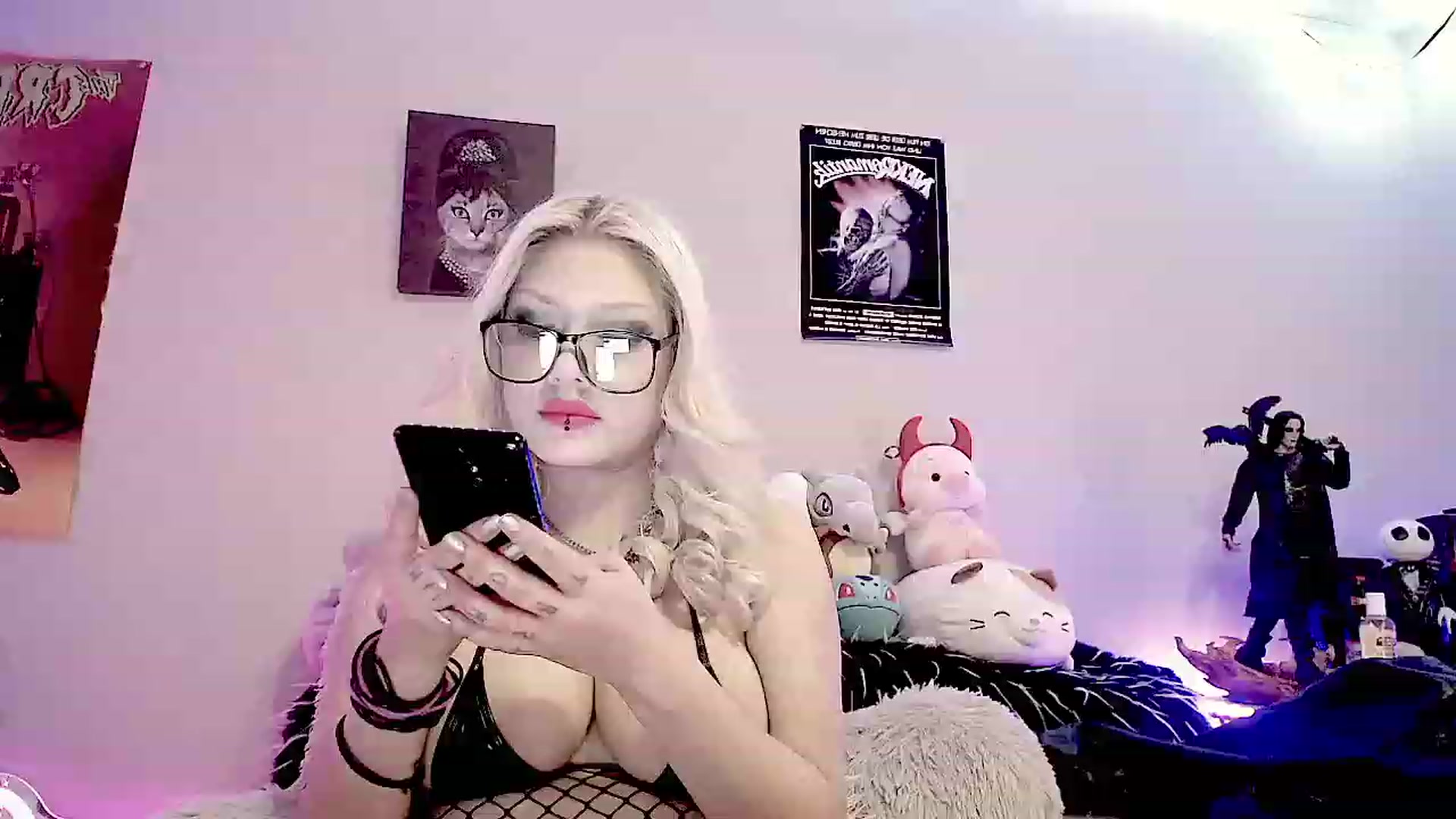 Gallery image thumbnail from BloodAngel_'s myfreecams stream on, 11/29/2023, 14:14 image 15 of 20