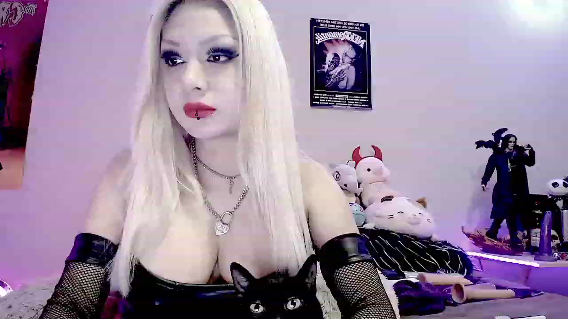 Gallery image thumbnail from BloodAngel_'s myfreecams stream on, 12/05/2023, 11:00 image 2 of 20