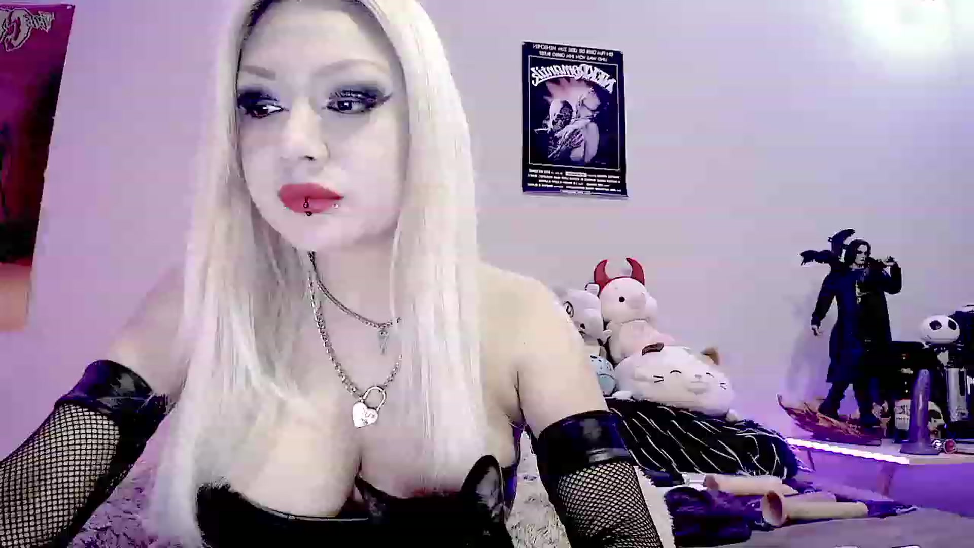 Gallery image thumbnail from BloodAngel_'s myfreecams stream on, 12/05/2023, 11:00 image 4 of 20