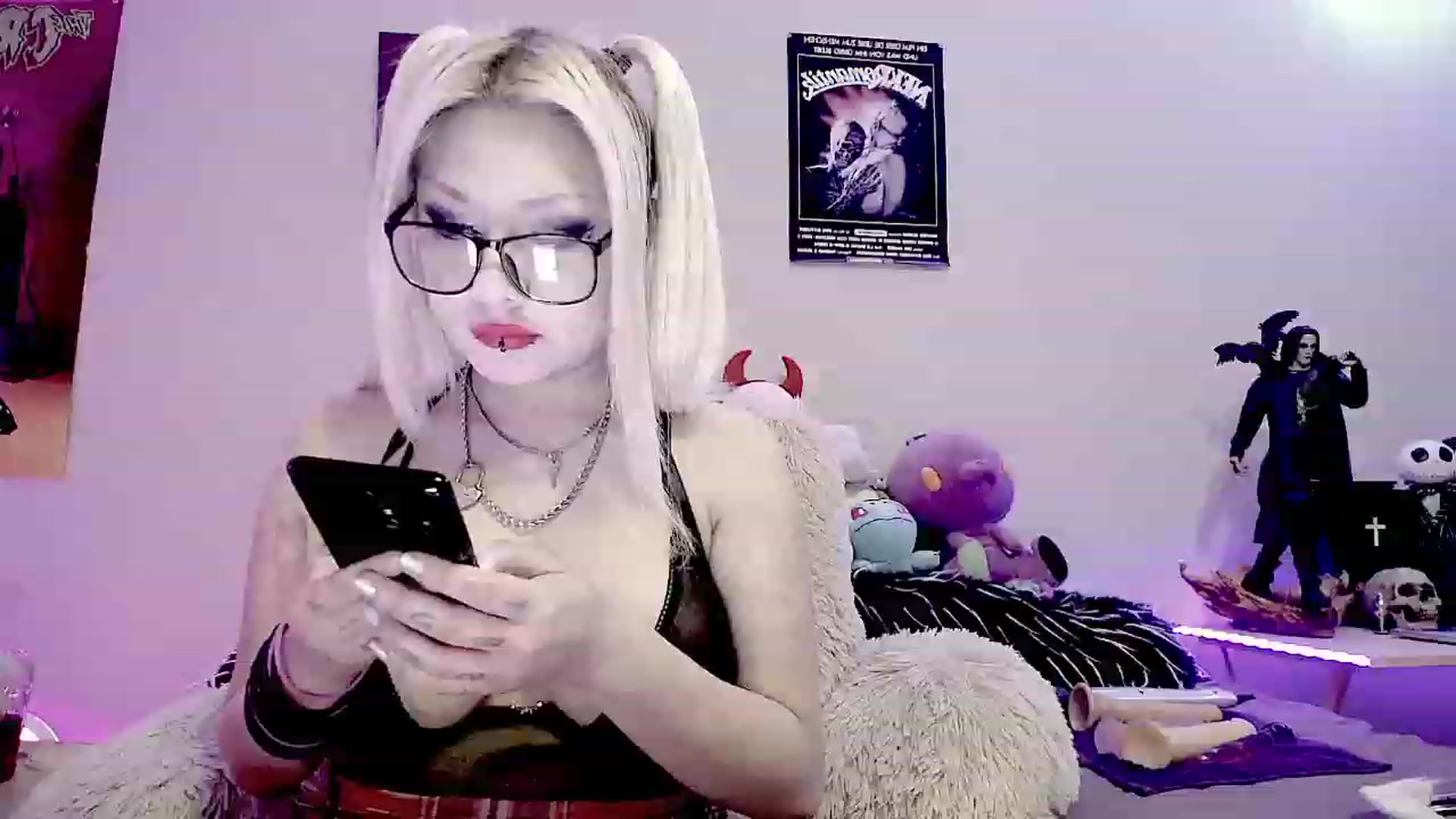 Gallery image thumbnail from BloodAngel_'s myfreecams stream on, 12/09/2023, 10:34 image 16 of 20