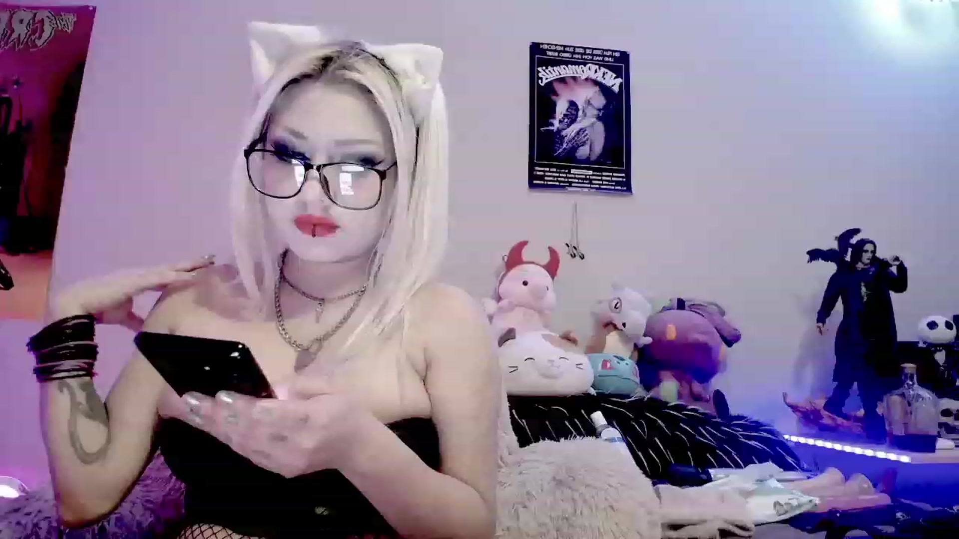 Gallery image thumbnail from BloodAngel_'s myfreecams stream on, 12/18/2023, 19:42 image 3 of 20