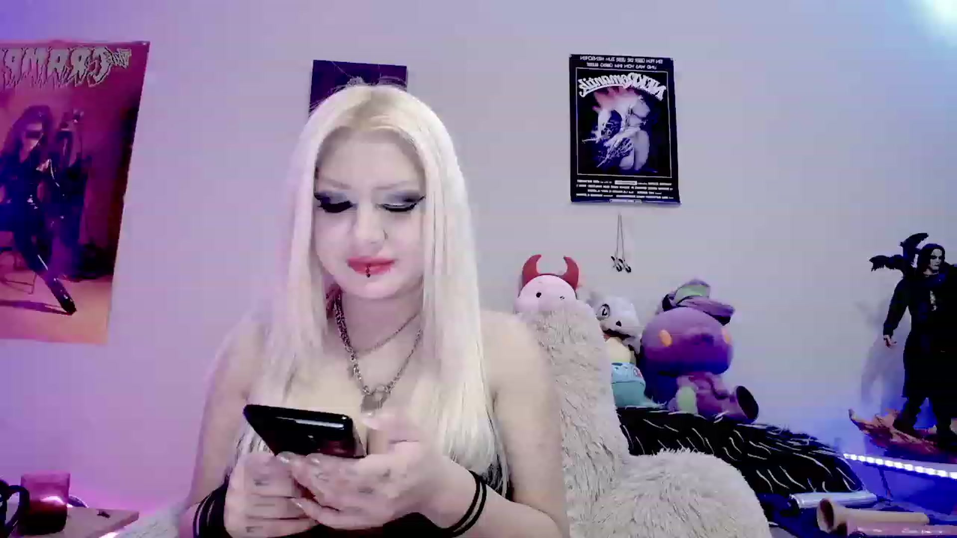 Gallery image thumbnail from BloodAngel_'s myfreecams stream on, 12/27/2023, 23:59 image 9 of 20