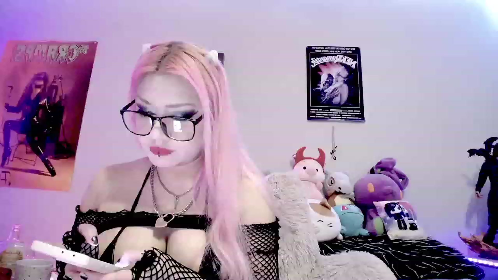 Gallery image thumbnail from BloodAngel_'s myfreecams stream on, 01/21/2024, 08:53 image 18 of 20