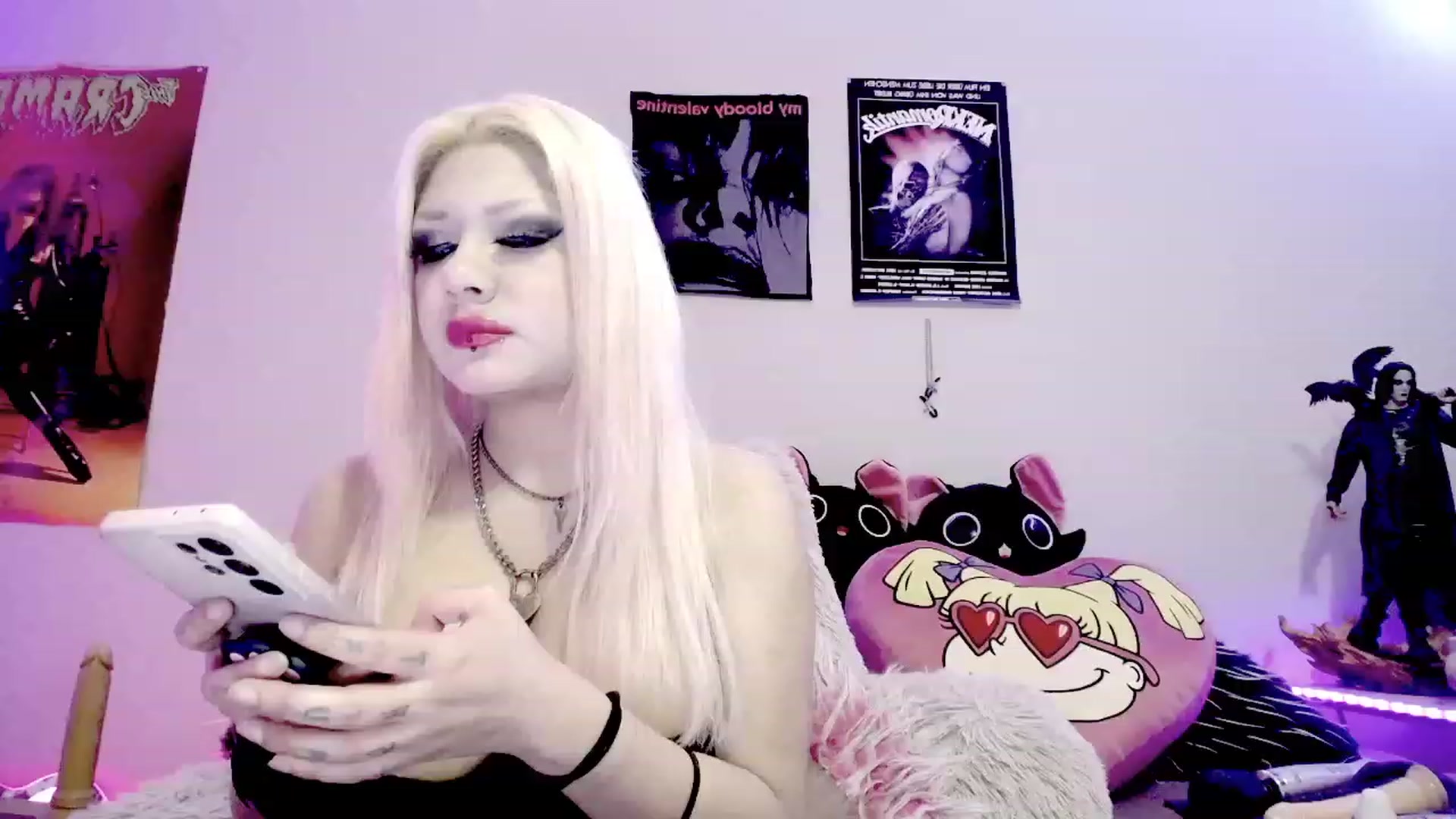 Gallery image thumbnail from BloodAngel_'s myfreecams stream on, 02/07/2024, 18:03 image 19 of 20