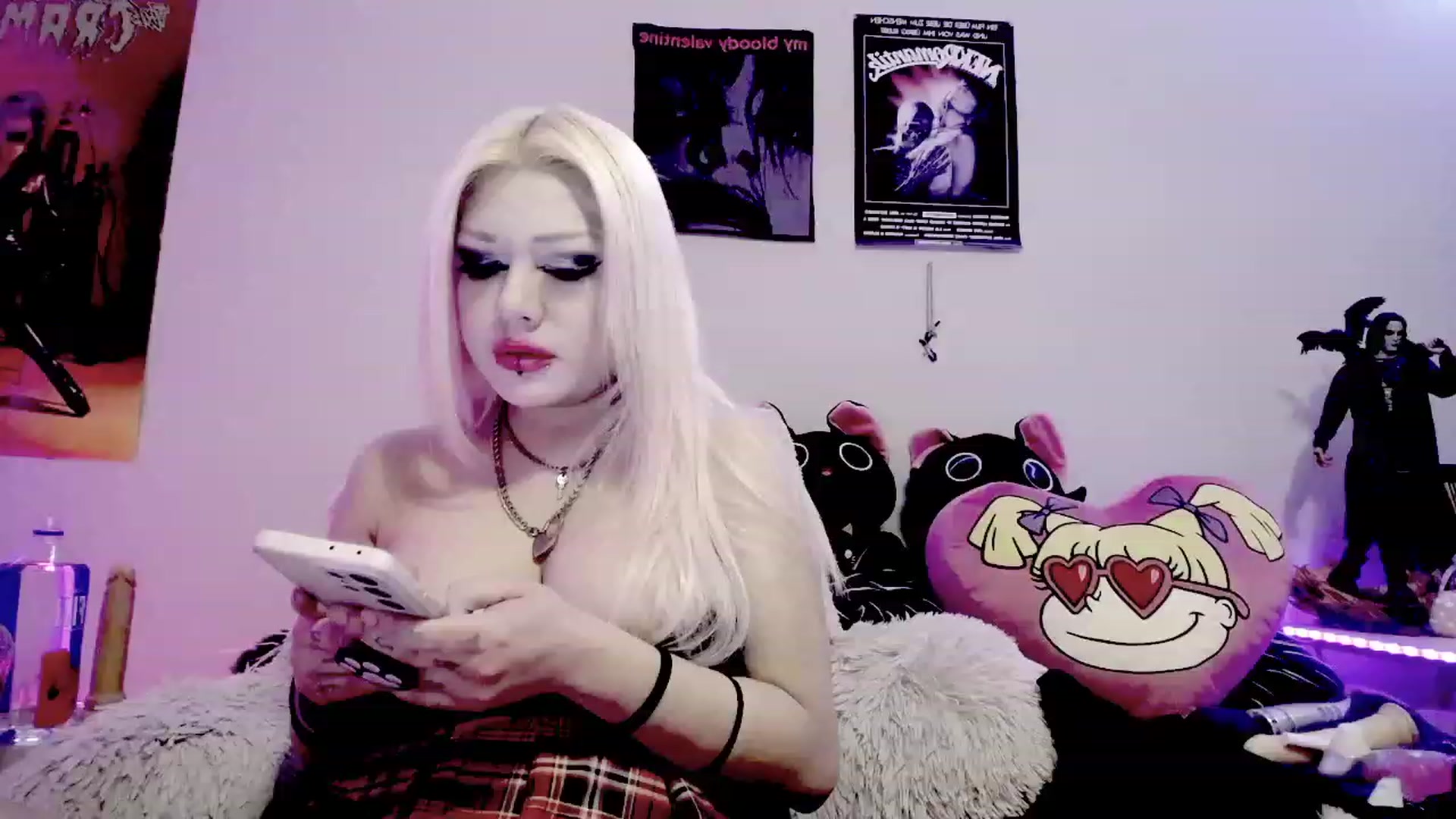 Gallery image thumbnail from BloodAngel_'s myfreecams stream on, 02/08/2024, 01:49 image 16 of 20