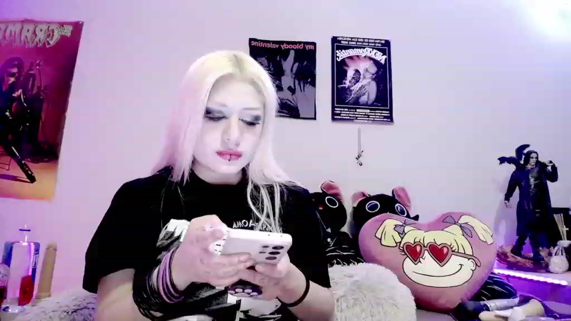 Gallery image thumbnail from BloodAngel_'s myfreecams stream on, 02/08/2024, 02:22 image 15 of 20