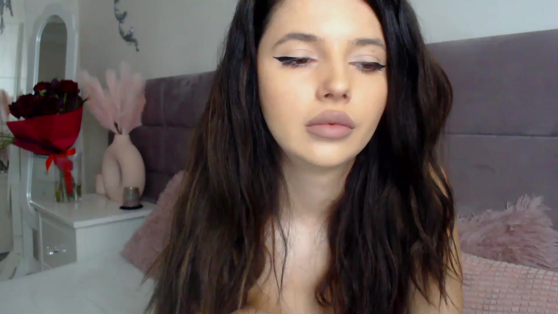 Gallery image thumbnail from BloodElf_Lu's myfreecams stream on, 12/08/2022, 04:52 image 19 of 20