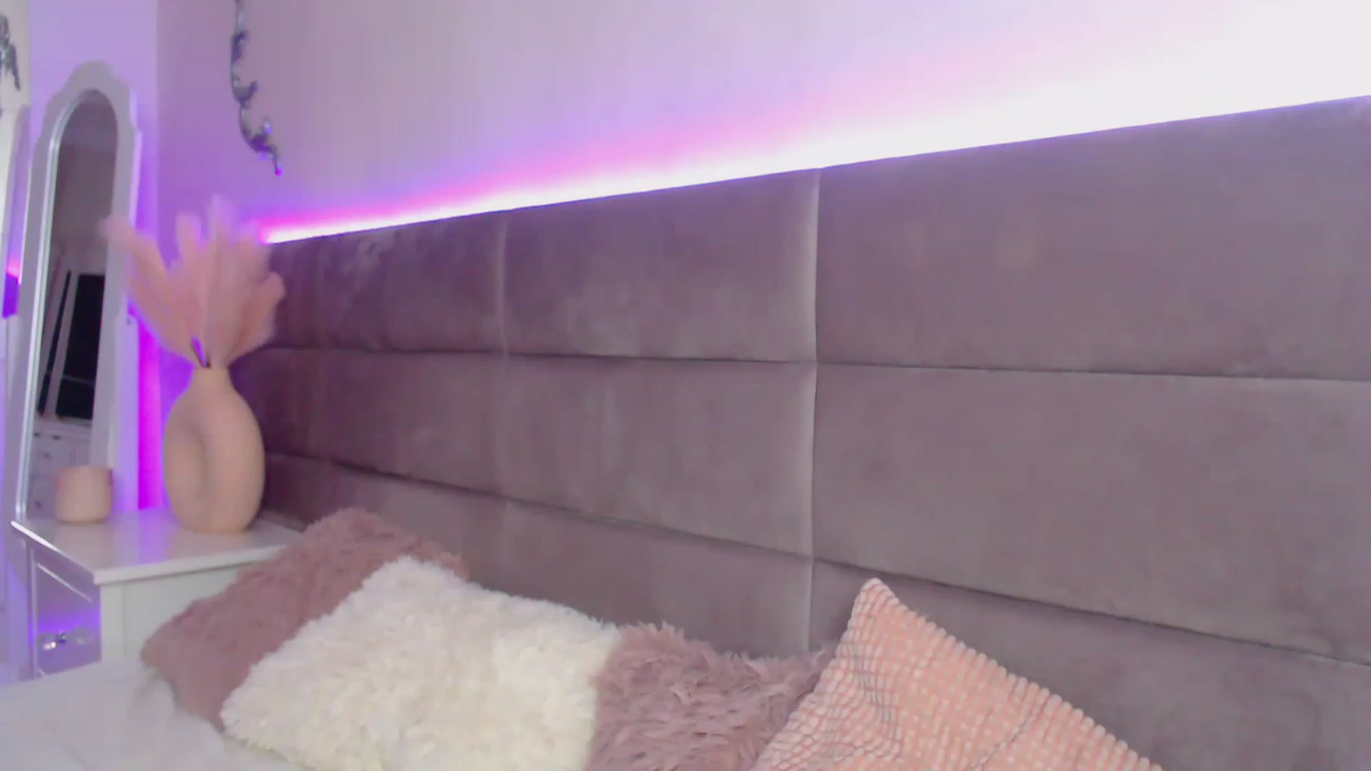 Gallery image thumbnail from BloodElf_Lu's myfreecams stream on, 12/11/2022, 11:51 image 13 of 20