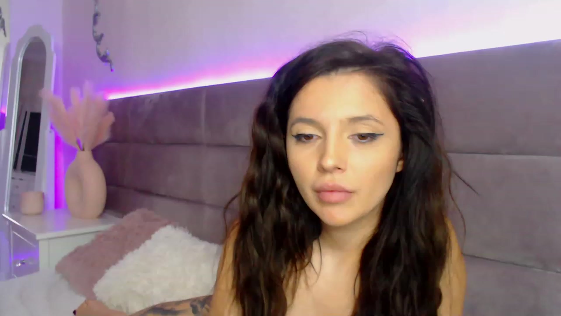 Gallery image thumbnail from BloodElf_Lu's myfreecams stream on, 12/11/2022, 11:51 image 20 of 20