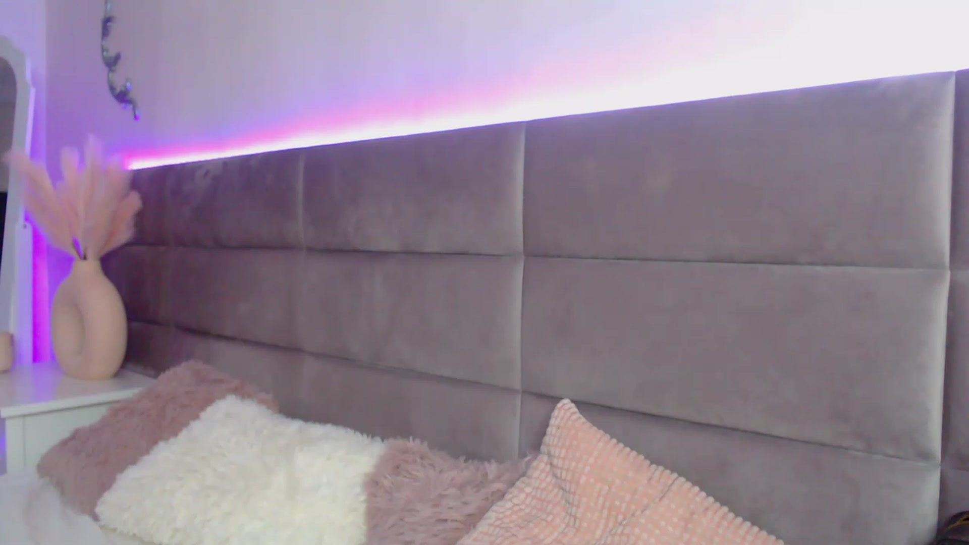 Gallery image thumbnail from BloodElf_Lu's myfreecams stream on, 12/11/2022, 11:51 image 5 of 20