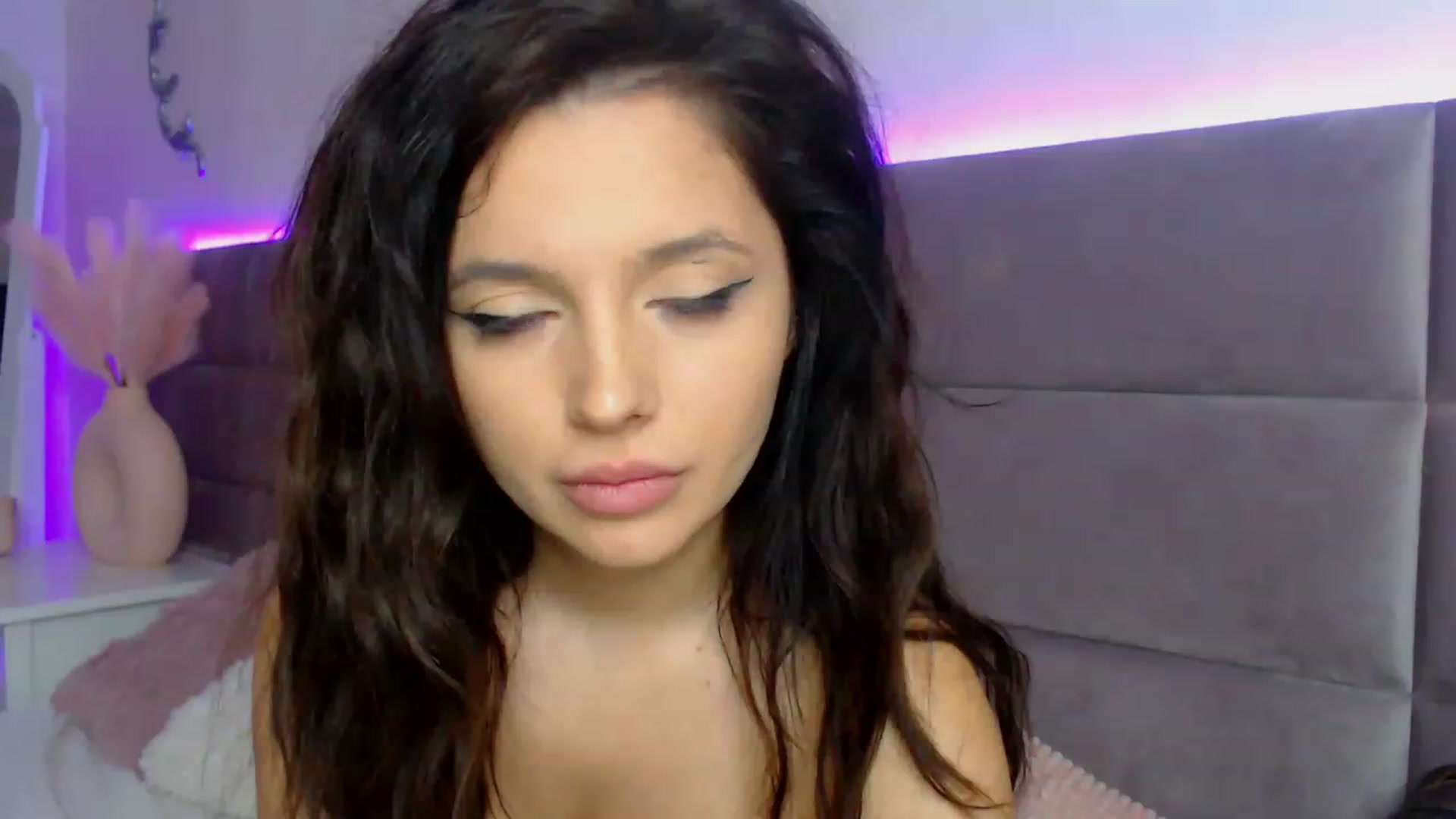 Gallery image thumbnail from BloodElf_Lu's myfreecams stream on, 12/11/2022, 11:51 image 3 of 20