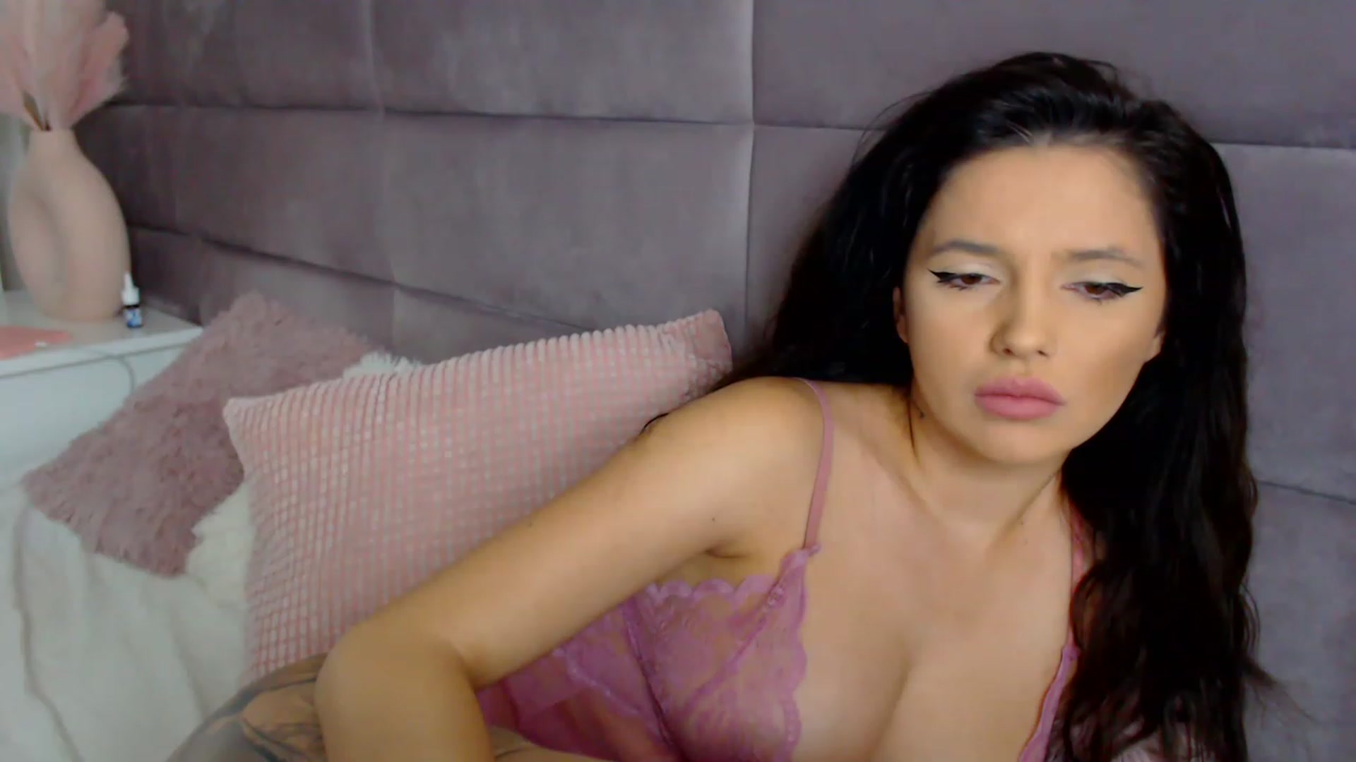 Gallery image thumbnail from BloodElf_Lu's myfreecams stream on, 12/13/2022, 04:59 image 14 of 20