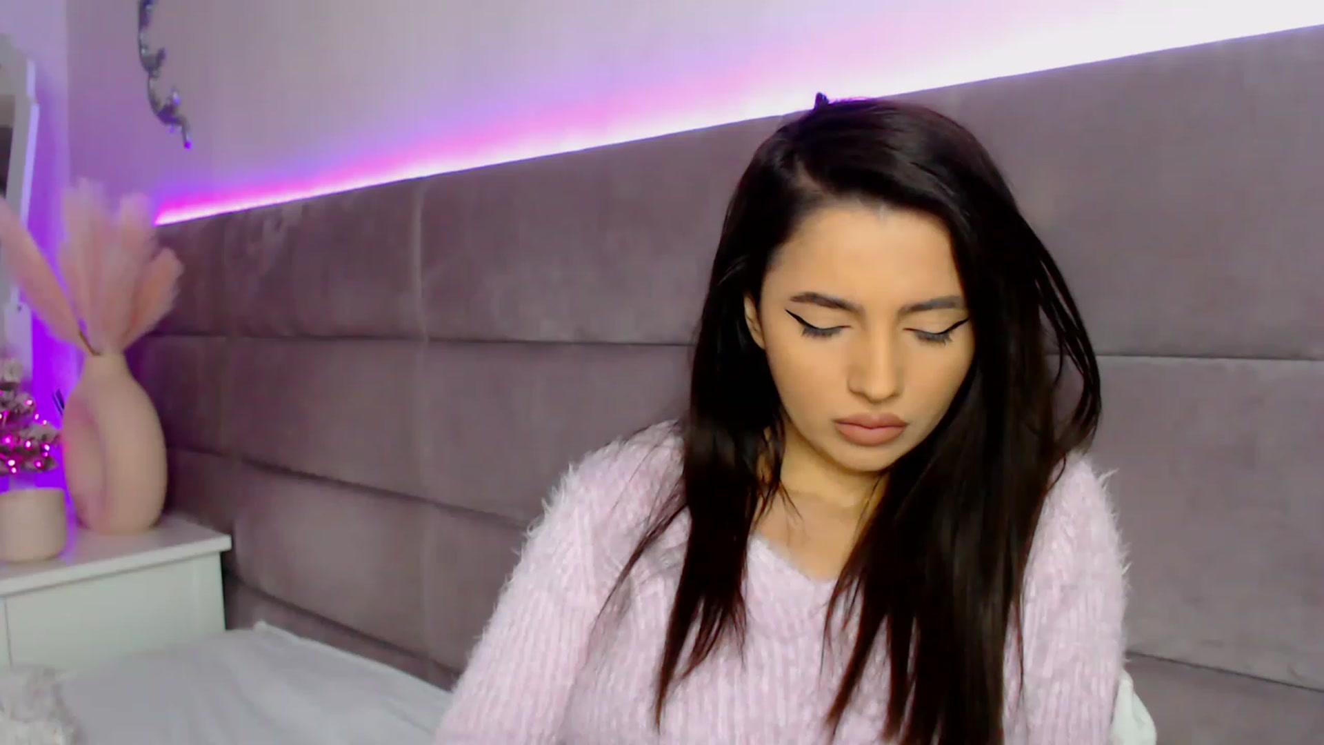 Gallery image thumbnail from BloodElf_Lu's myfreecams stream on, 12/29/2022, 05:43 image 9 of 20