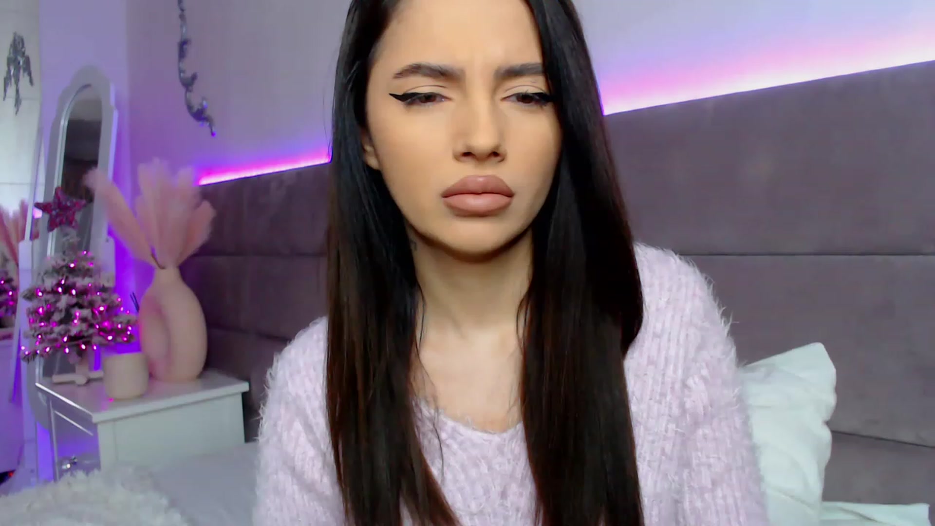 Gallery image thumbnail from BloodElf_Lu's myfreecams stream on, 12/29/2022, 05:43 image 1 of 20