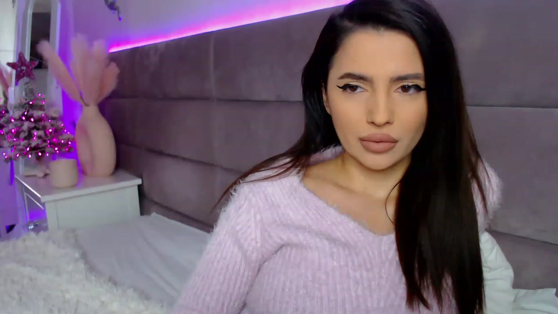Gallery image thumbnail from BloodElf_Lu's myfreecams stream on, 12/29/2022, 05:43 image 3 of 20