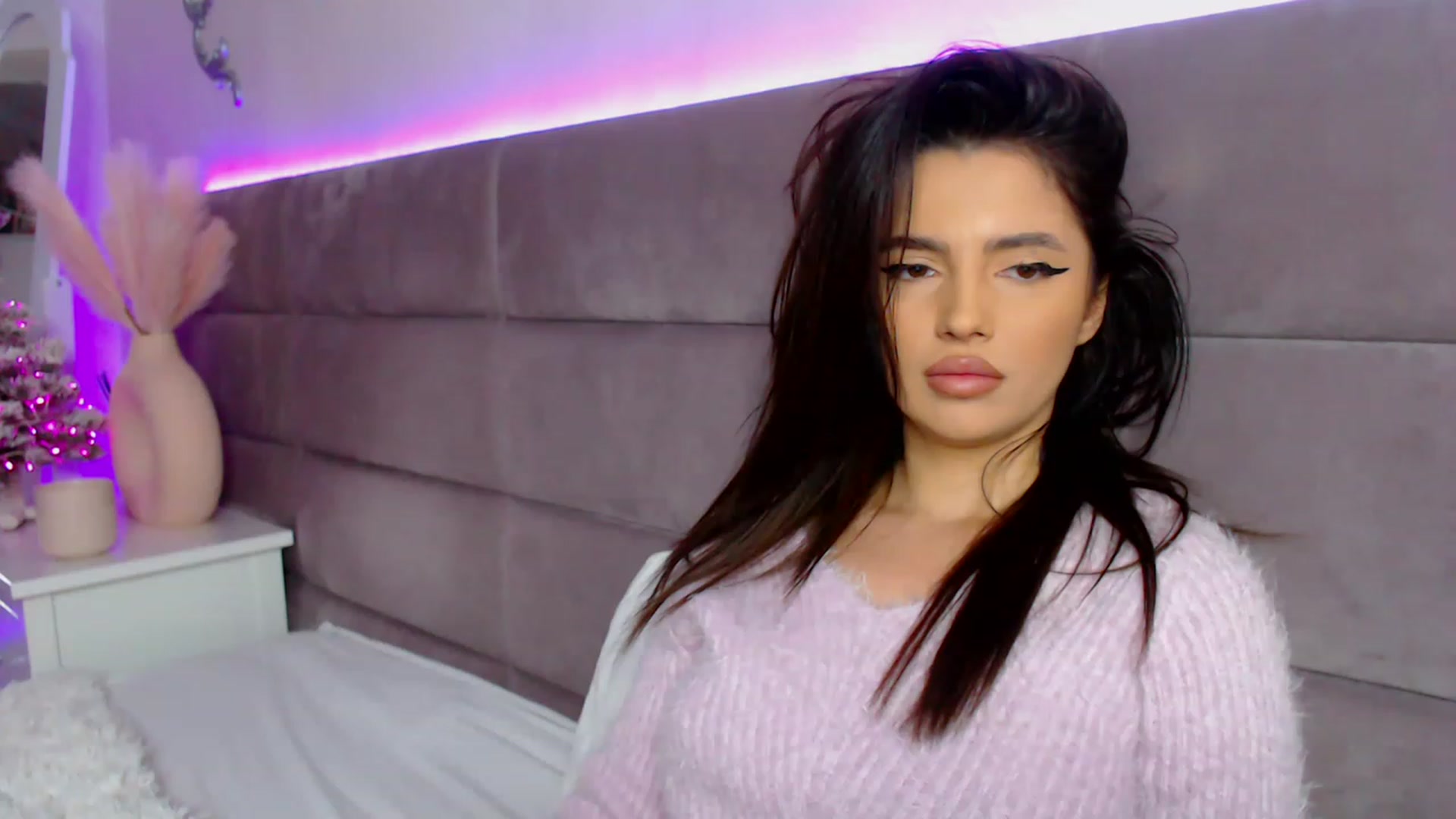 Gallery image thumbnail from BloodElf_Lu's myfreecams stream on, 12/29/2022, 05:43 image 20 of 20