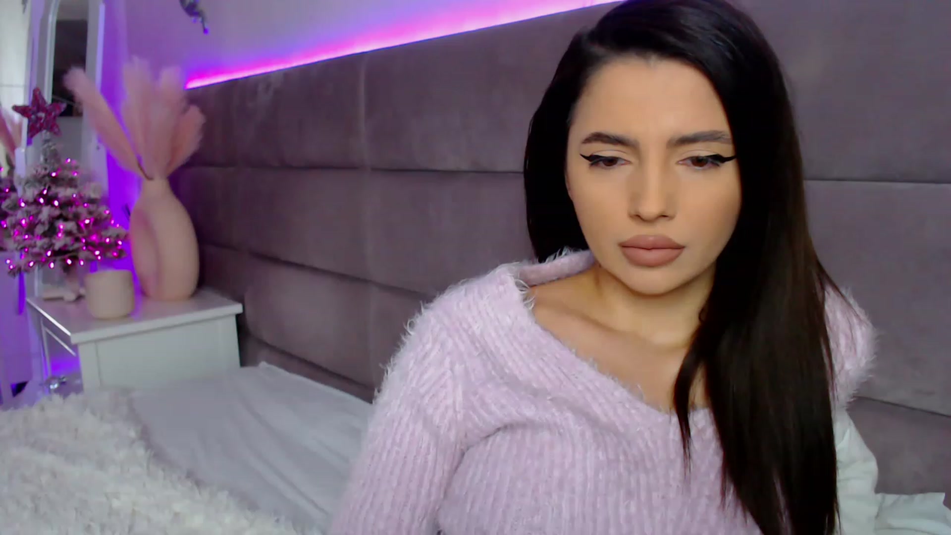Gallery image thumbnail from BloodElf_Lu's myfreecams stream on, 12/29/2022, 05:43 image 4 of 20