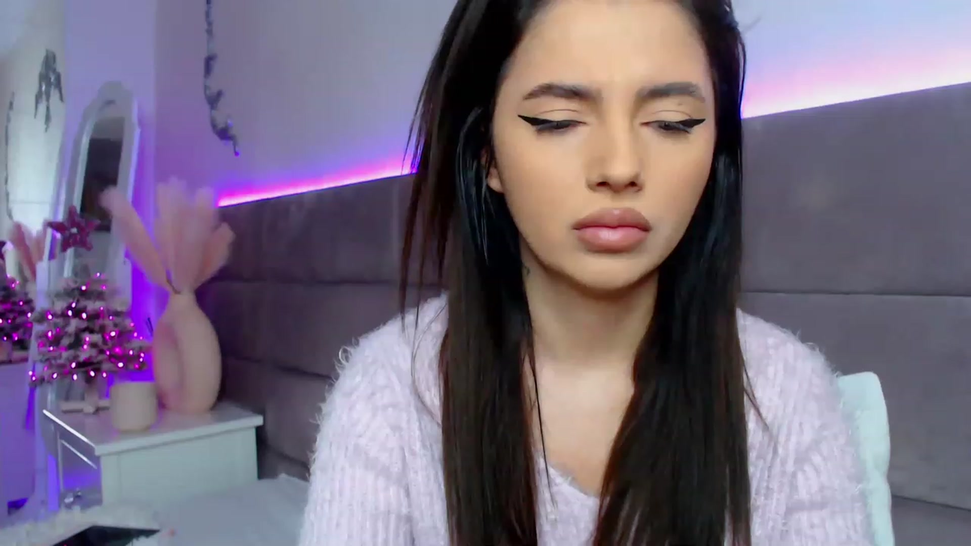 Gallery image thumbnail from BloodElf_Lu's myfreecams stream on, 12/29/2022, 05:43 image 12 of 20