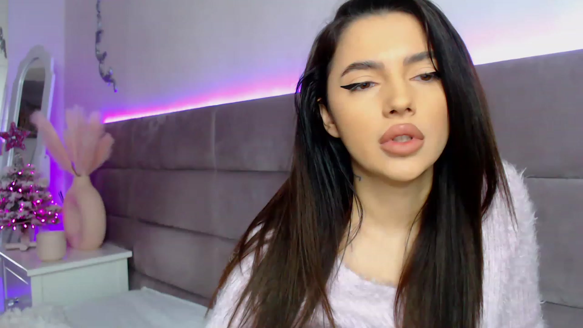 Gallery image thumbnail from BloodElf_Lu's myfreecams stream on, 12/29/2022, 05:43 image 10 of 20