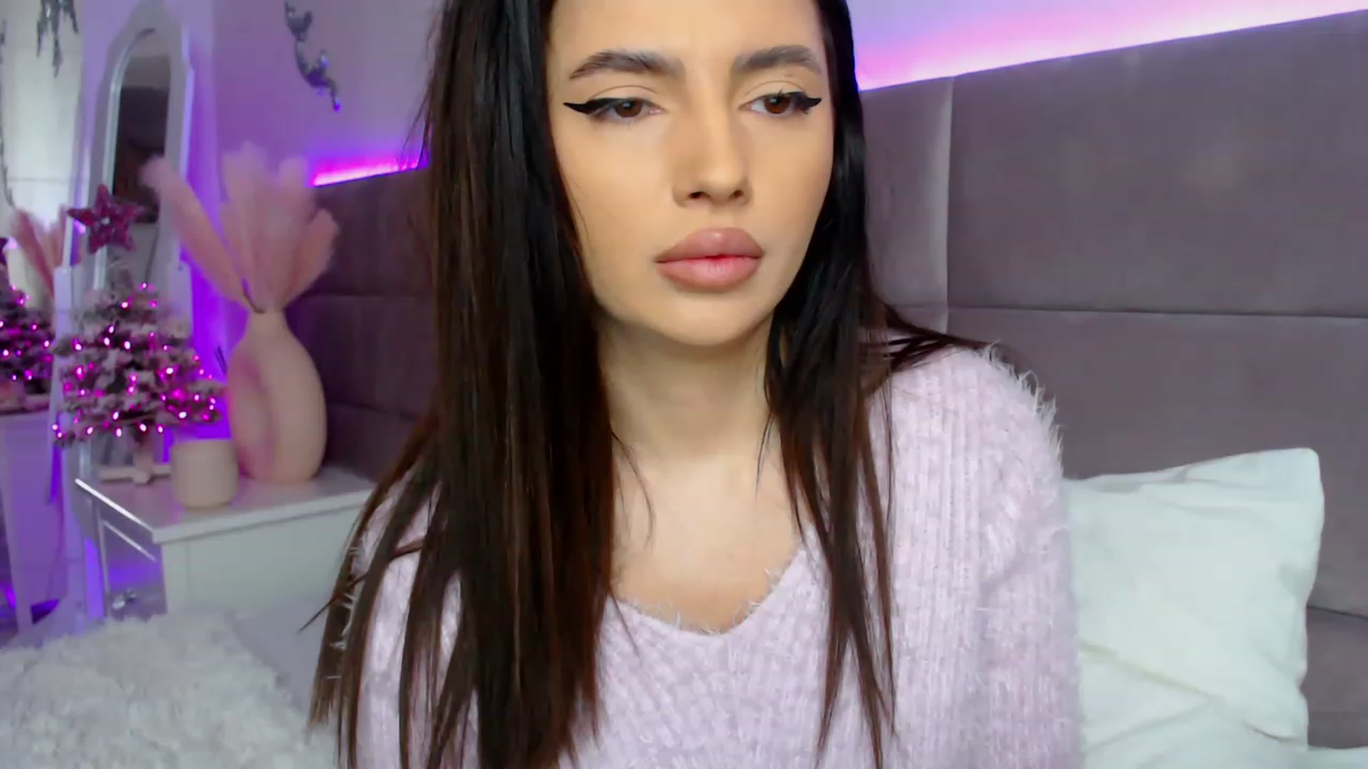Gallery image thumbnail from BloodElf_Lu's myfreecams stream on, 12/29/2022, 05:43 image 17 of 20