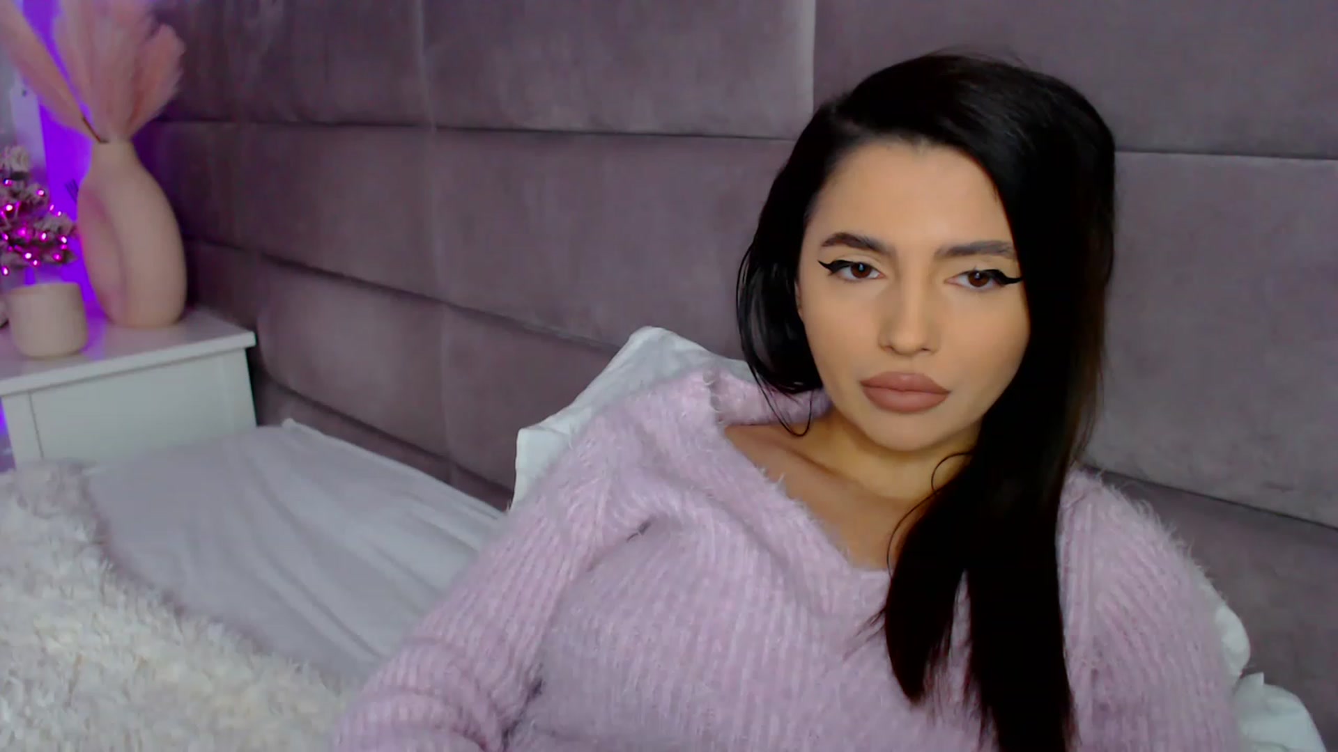 Gallery image thumbnail from BloodElf_Lu's myfreecams stream on, 12/29/2022, 05:43 image 5 of 20