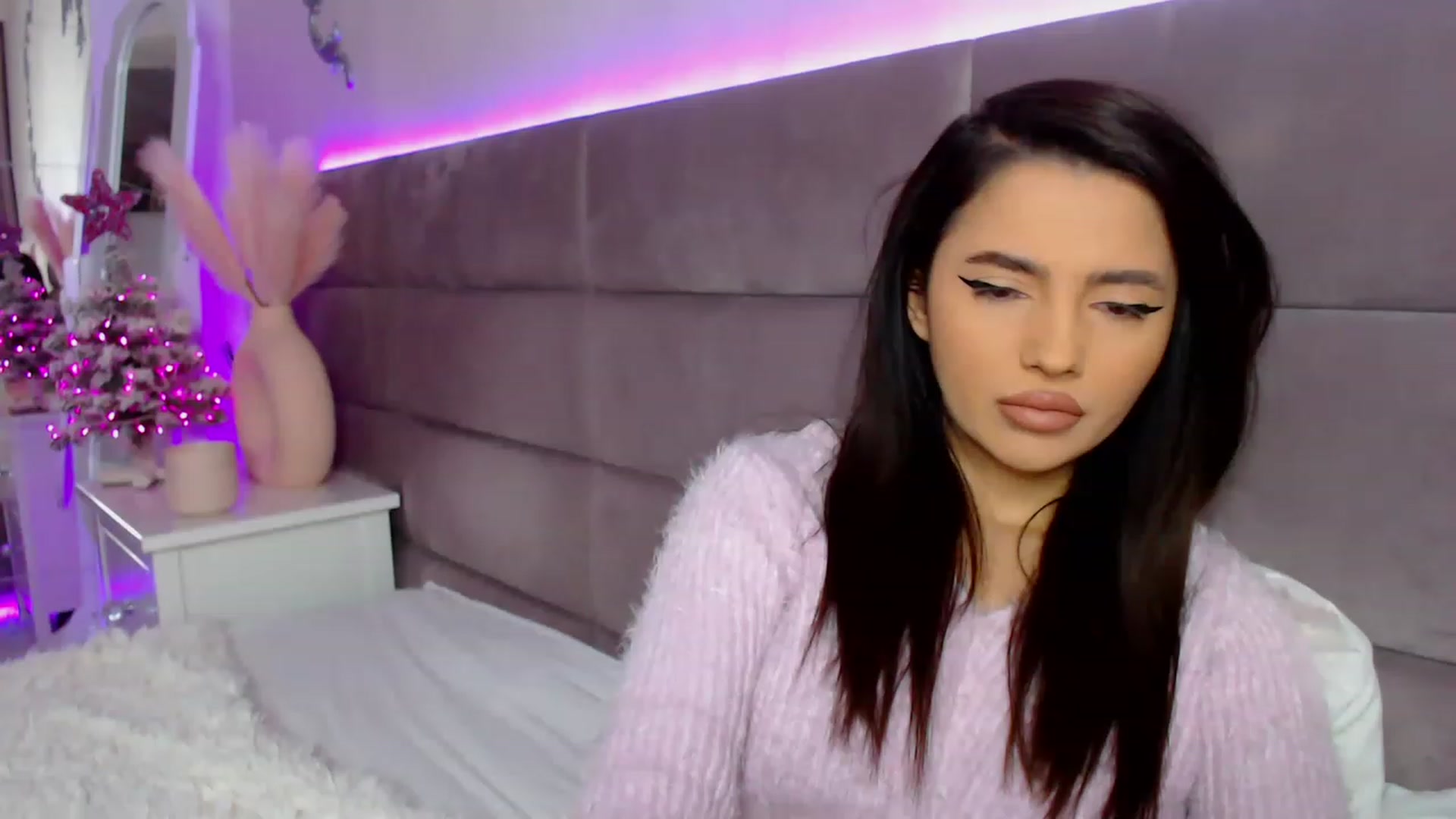 Gallery image thumbnail from BloodElf_Lu's myfreecams stream on, 12/29/2022, 05:43 image 2 of 20