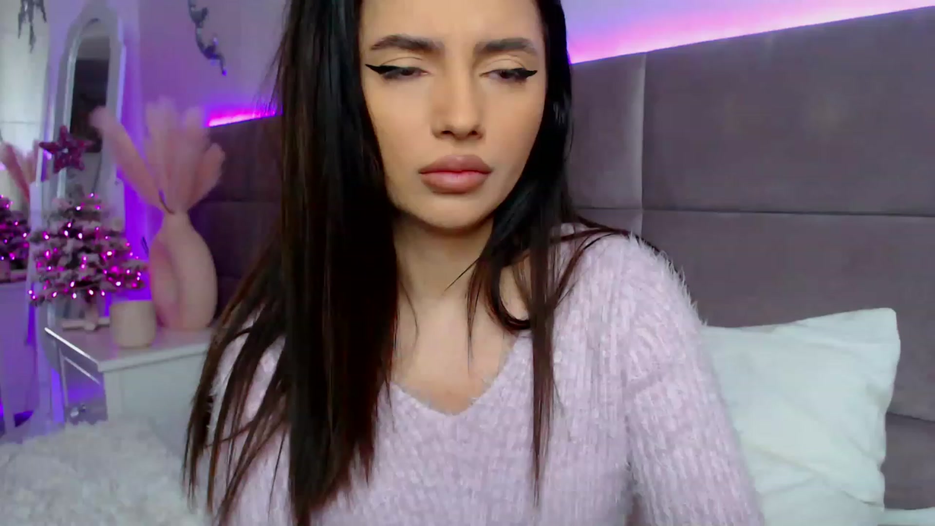 Gallery image thumbnail from BloodElf_Lu's myfreecams stream on, 12/29/2022, 05:43 image 16 of 20