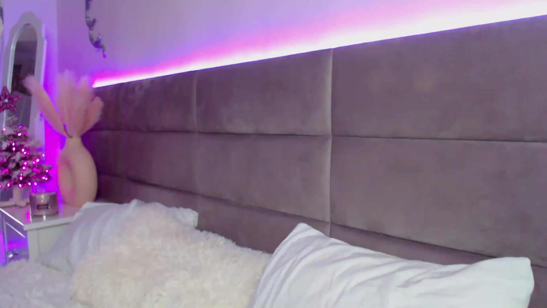 Gallery image thumbnail from BloodElf_Lu's myfreecams stream on, 01/06/2023, 07:00 image 14 of 20