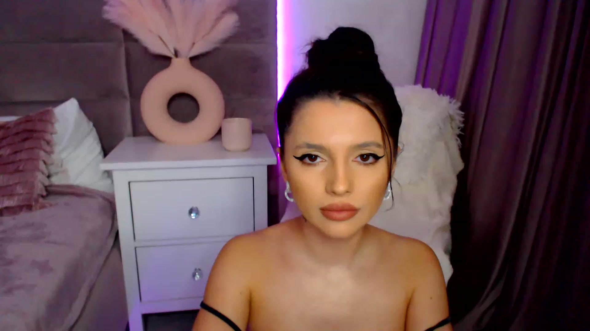 Gallery image thumbnail from BloodElf_Lu's myfreecams stream on, 01/26/2023, 03:32 image 4 of 20