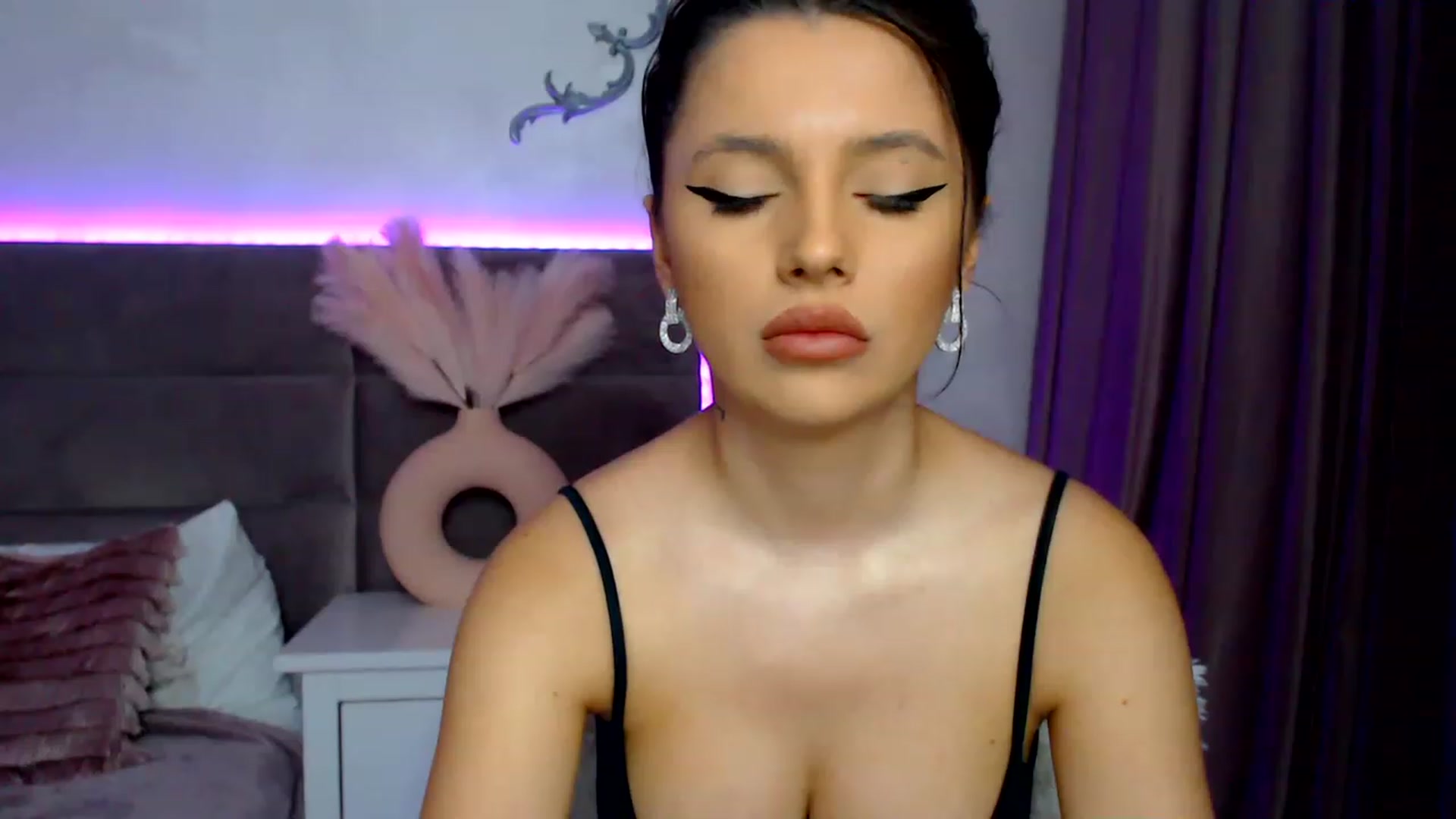 Gallery image thumbnail from BloodElf_Lu's myfreecams stream on, 01/26/2023, 03:49 image 10 of 20