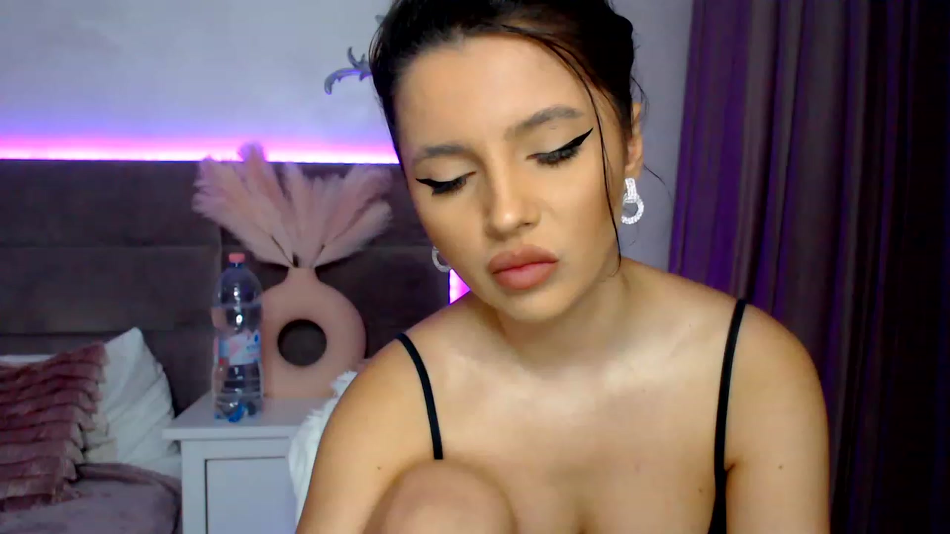 Gallery image thumbnail from BloodElf_Lu's myfreecams stream on, 01/26/2023, 04:11 image 2 of 20