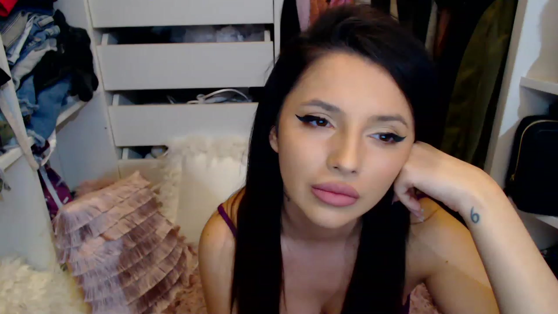 Gallery image thumbnail from BloodElf_Lu's myfreecams stream on, 02/16/2023, 03:14 image 16 of 20