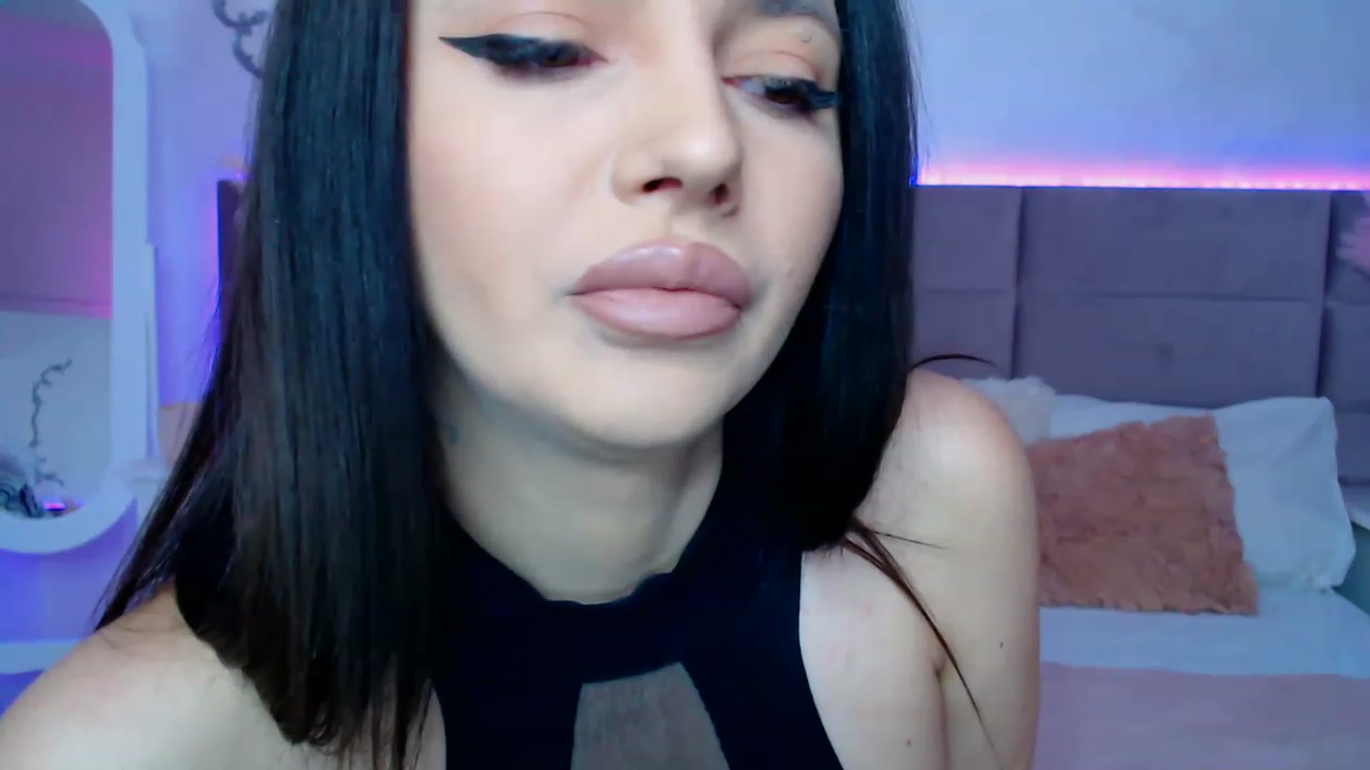 Gallery image thumbnail from BloodElf_Lu's myfreecams stream on, 02/18/2023, 03:39 image 4 of 20
