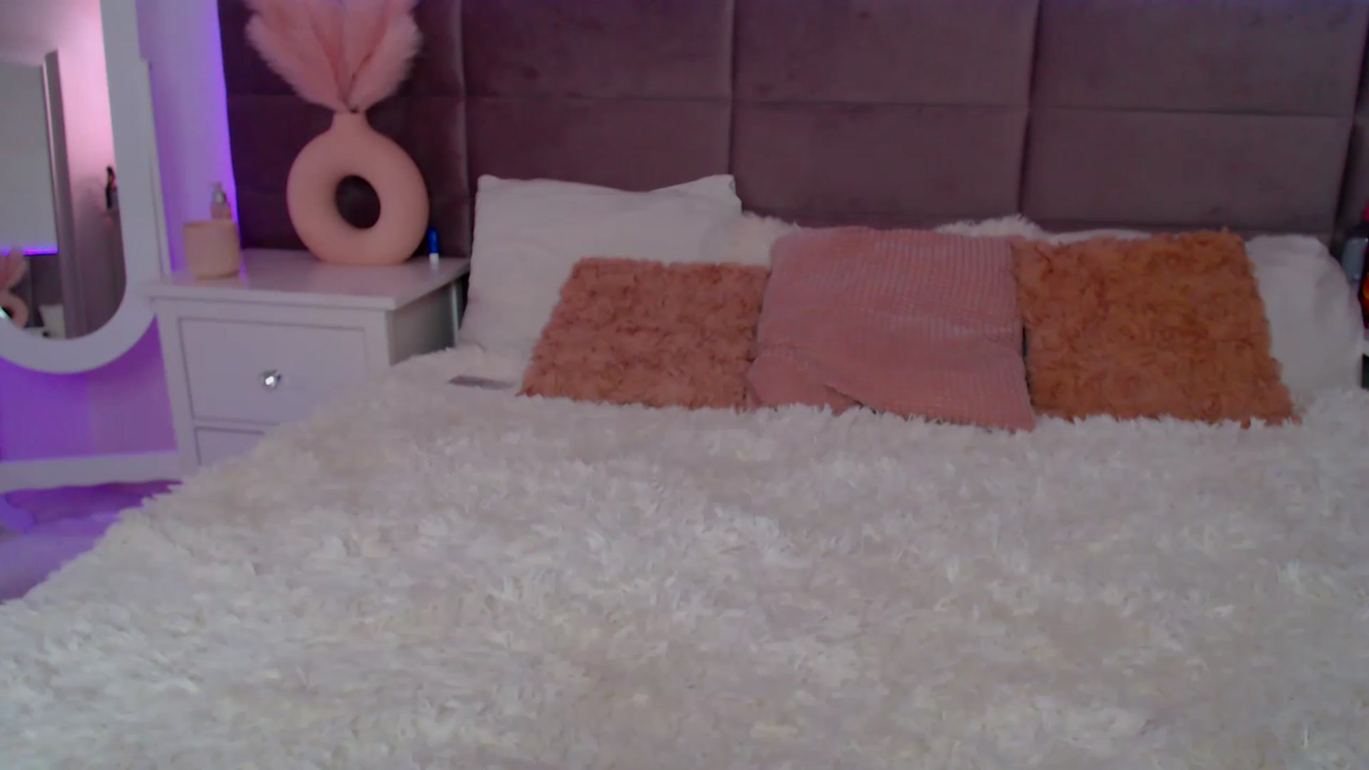 Gallery image thumbnail from BloodElf_Lu's myfreecams stream on, 02/27/2023, 04:46 image 18 of 20