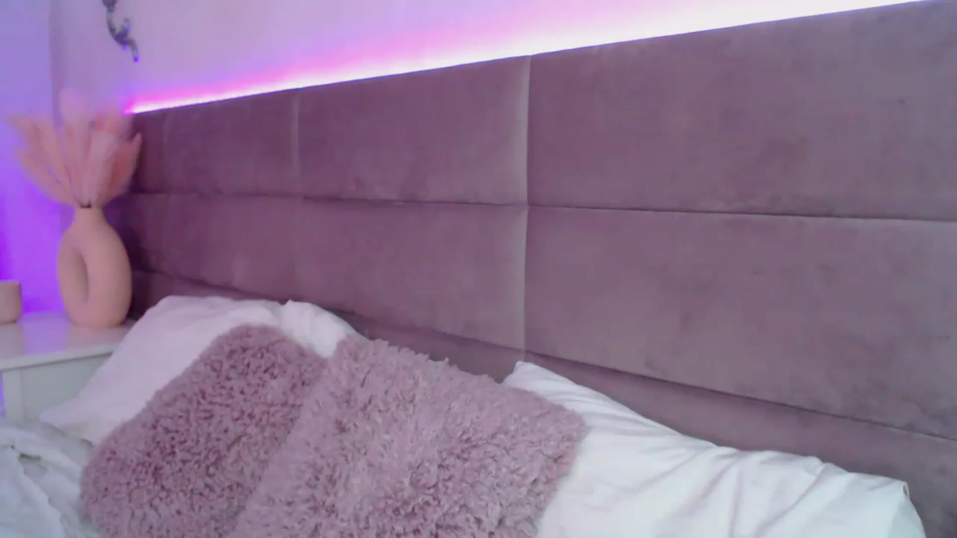 Gallery image thumbnail from BloodElf_Lu's myfreecams stream on, 03/17/2023, 03:00 image 14 of 20