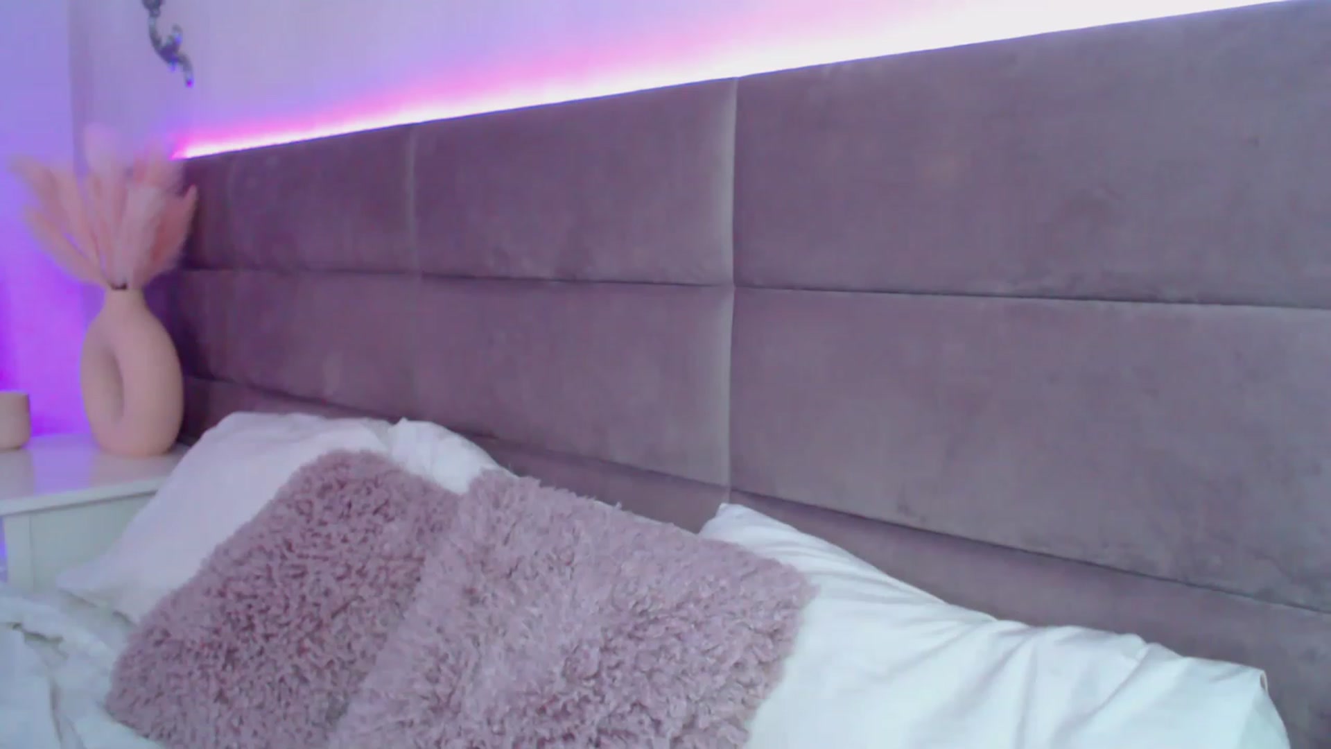 Gallery image thumbnail from BloodElf_Lu's myfreecams stream on, 03/17/2023, 03:00 image 15 of 20