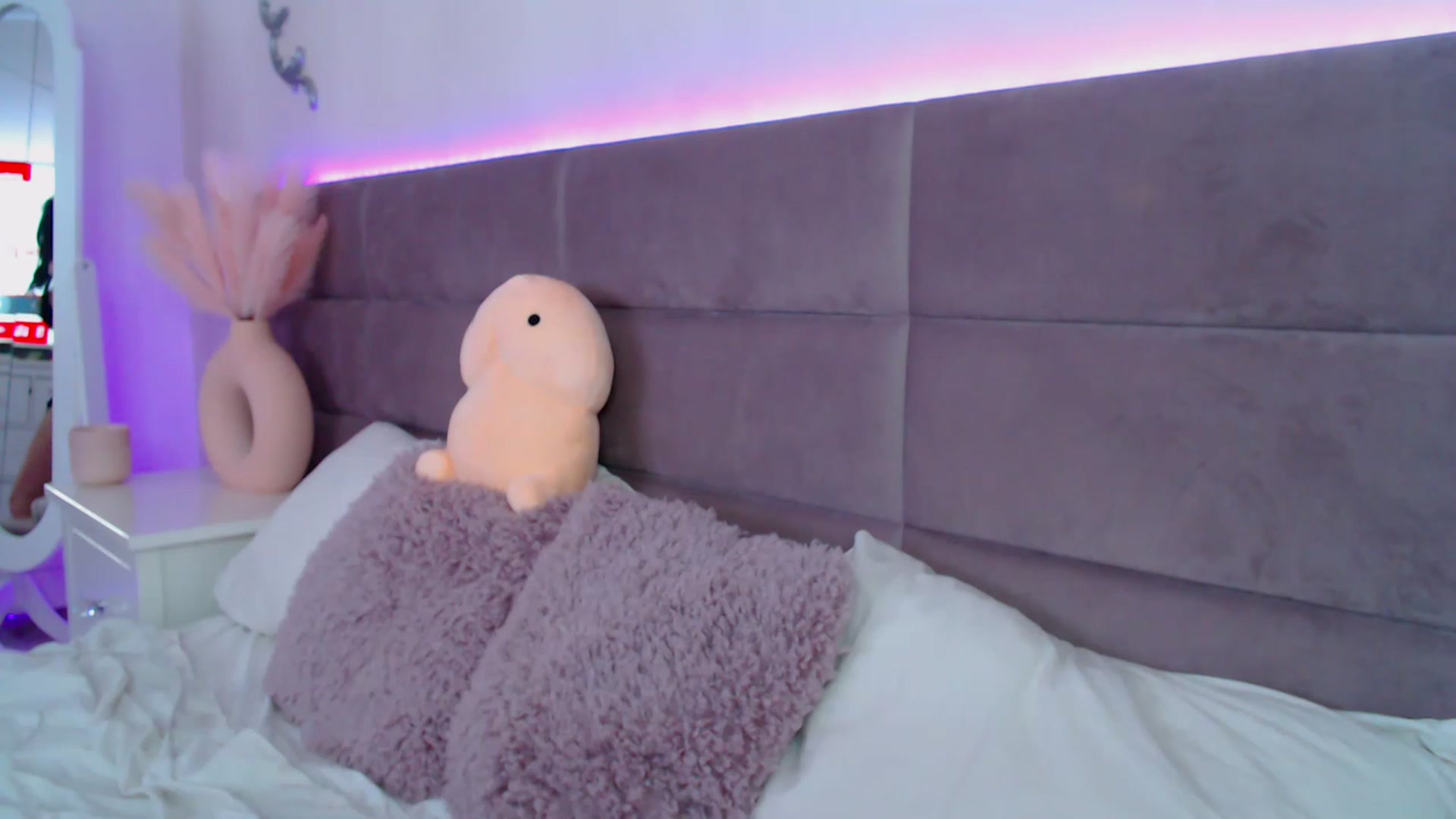 Gallery image thumbnail from BloodElf_Lu's myfreecams stream on, 03/18/2023, 03:53 image 14 of 20
