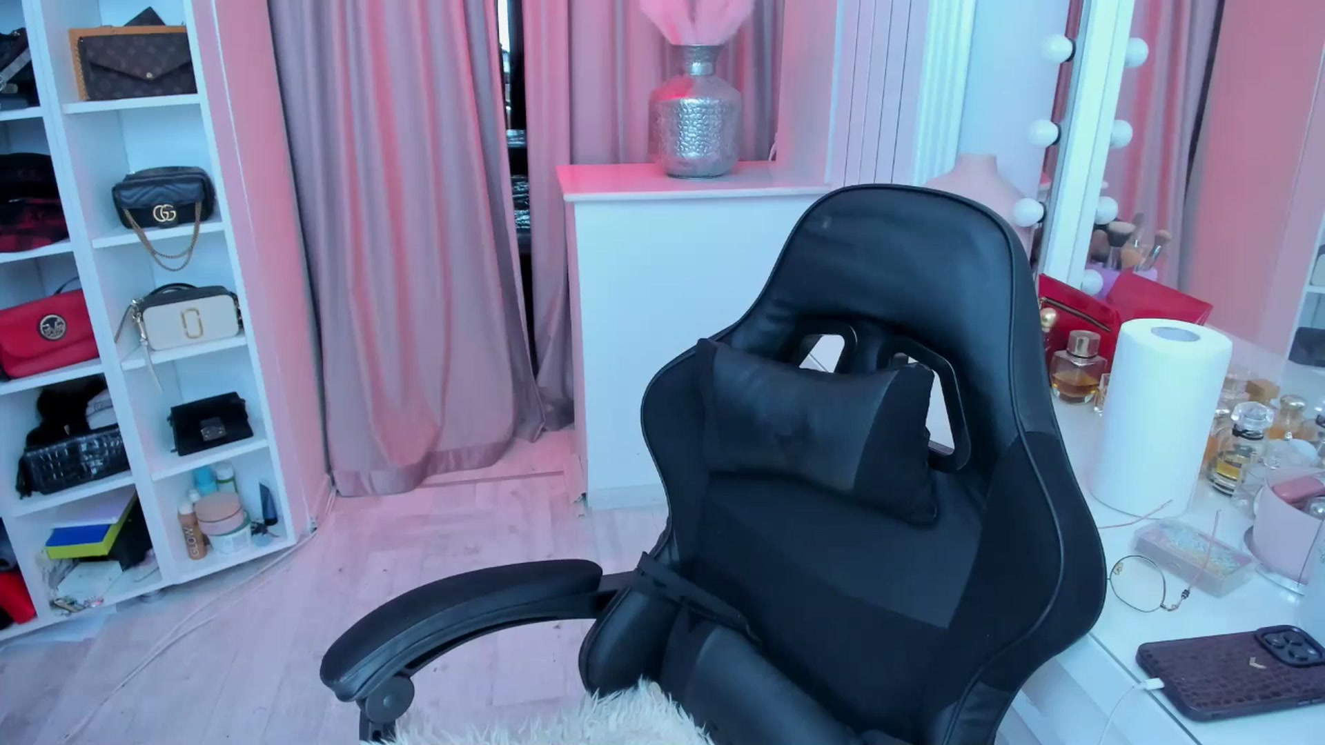 Gallery image thumbnail from BloodElf_Lu's myfreecams stream on, 04/11/2025, 06:30 image 11 of 20