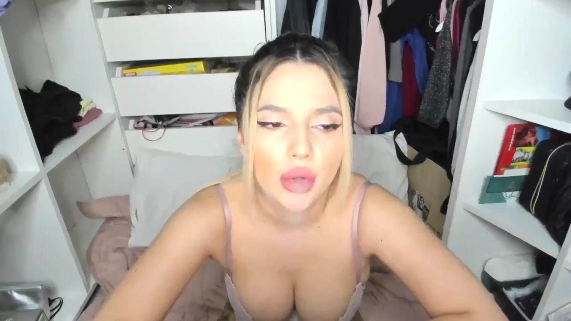 Gallery image thumbnail from BloodElf_Lusi's myfreecams stream on, 06/03/2024, 23:24 image 7 of 20
