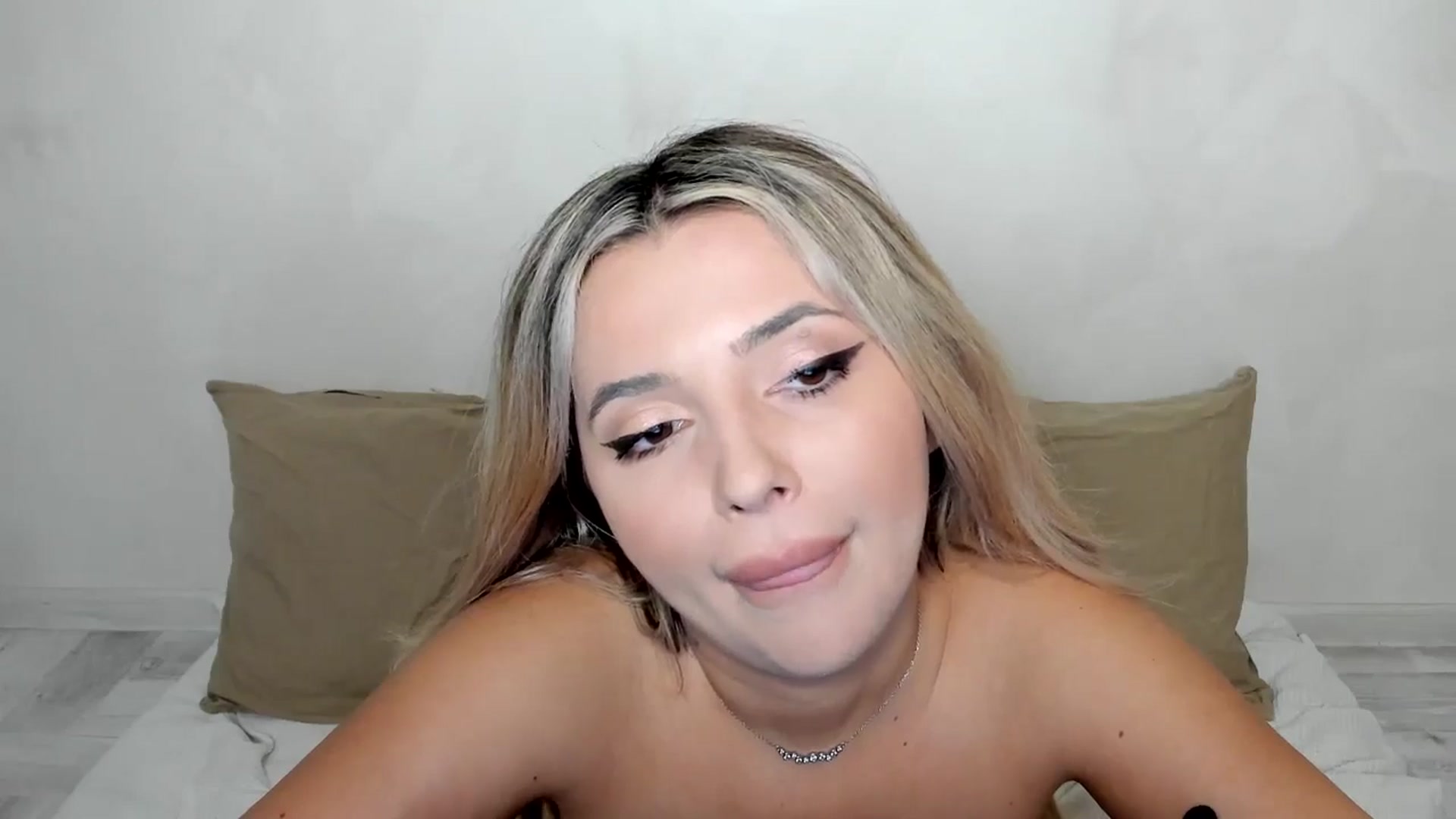 Gallery image thumbnail from BloodElf_Lusi's myfreecams stream on, 09/24/2024, 01:08 image 11 of 20