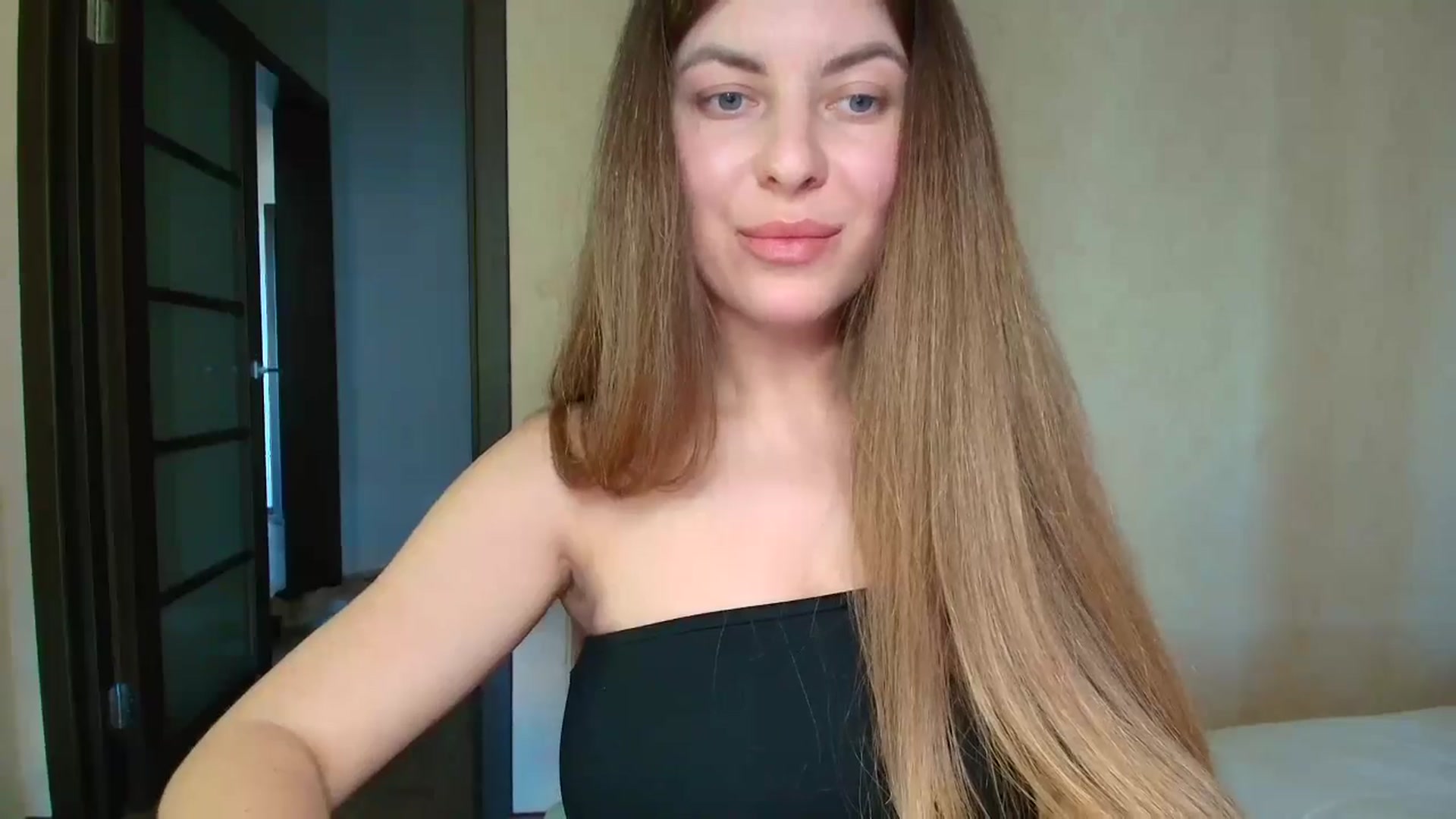 Gallery image thumbnail from BloodyMaria's myfreecams stream on, 04/27/2025, 12:21 image 2 of 20