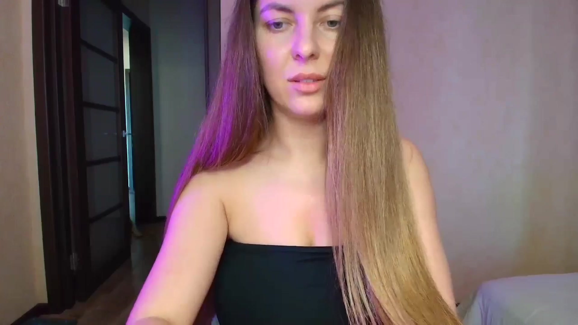 Gallery image thumbnail from BloodyMaria's myfreecams stream on, 04/27/2025, 12:21 image 17 of 20