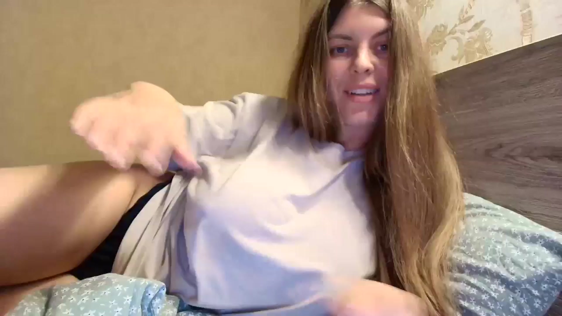 Gallery image thumbnail from BloodyMaria's myfreecams stream on, 10/05/2025, 17:39 image 1 of 20
