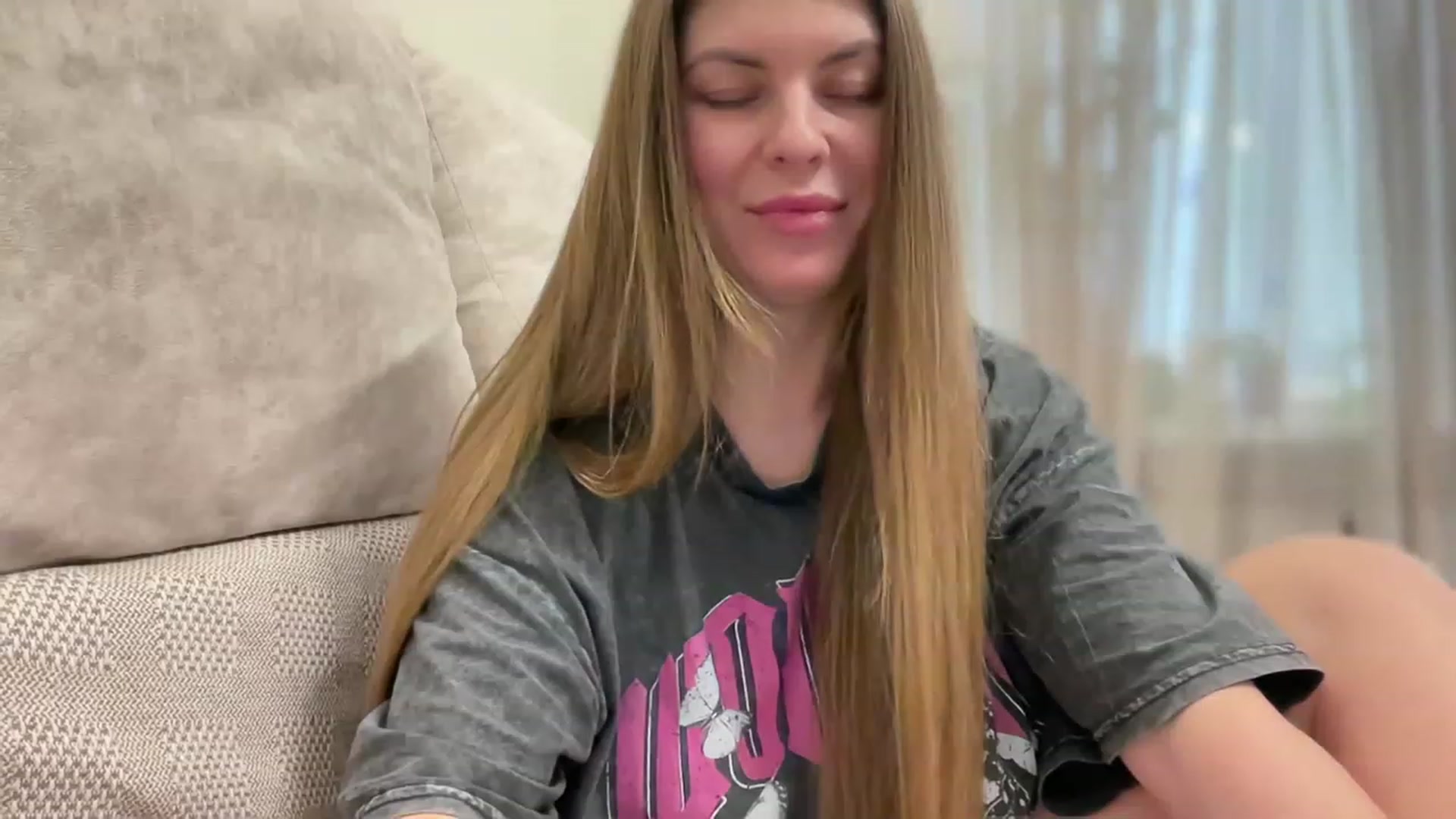 Gallery image thumbnail from BlooodyMari's myfreecams stream on, 02/17/2023, 13:55 image 2 of 20