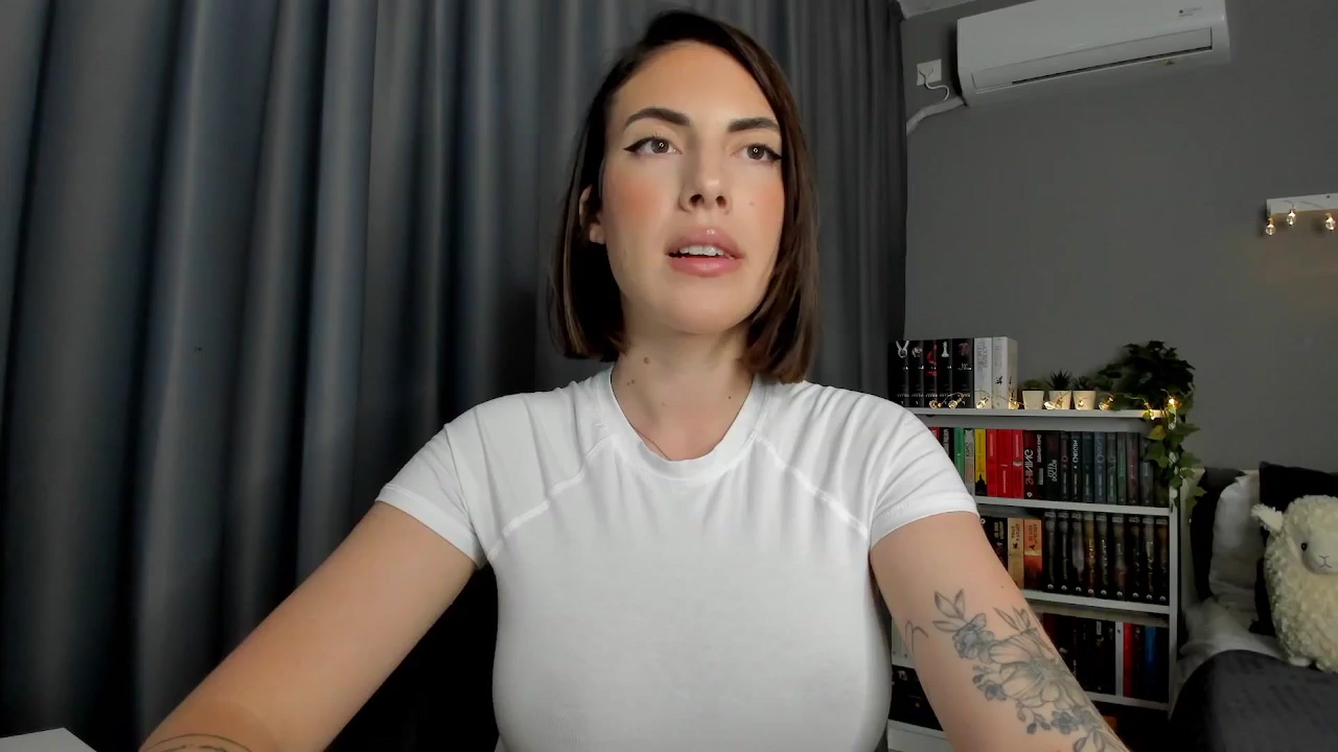Gallery image thumbnail from BlossomBae's myfreecams stream on, 08/08/2025, 18:44 image 11 of 20